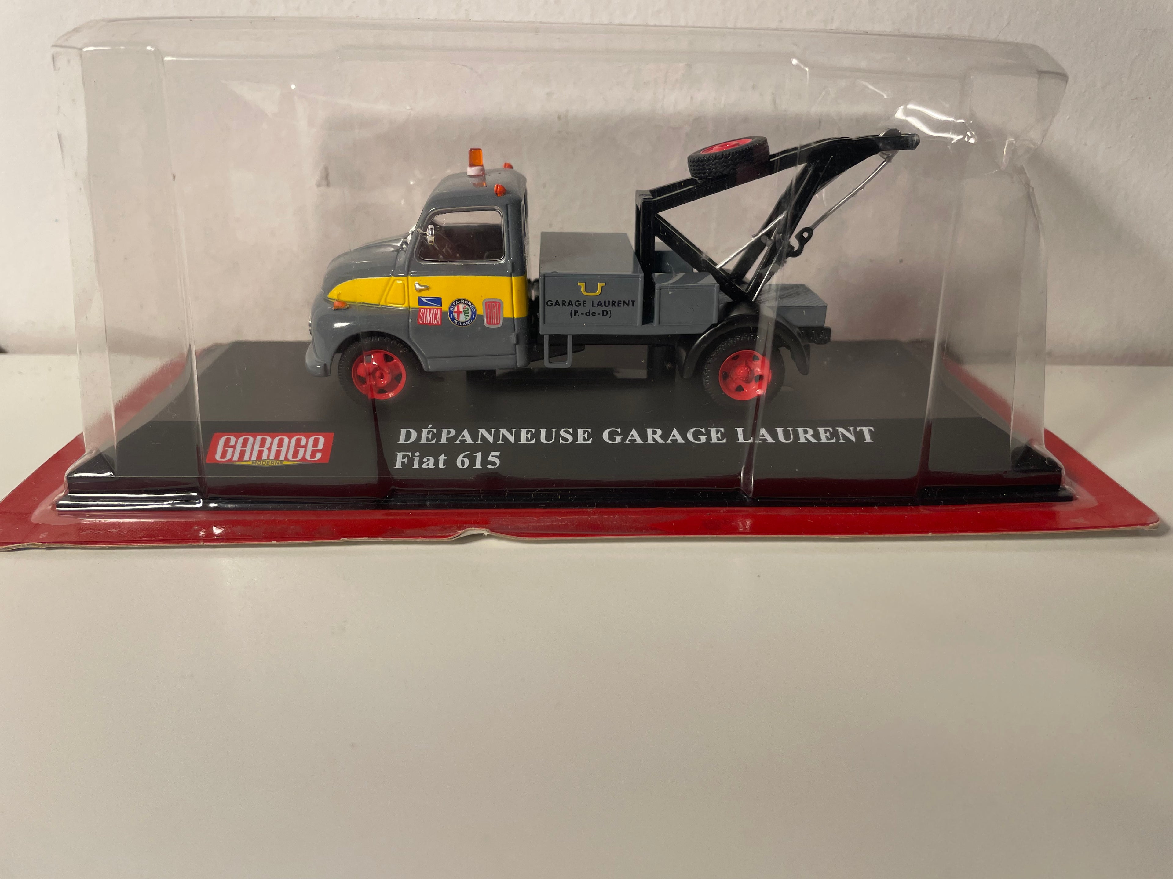 Camion dépanneuse Fiat 615 gris GARAGE LAURENT - collection Garage Moderne