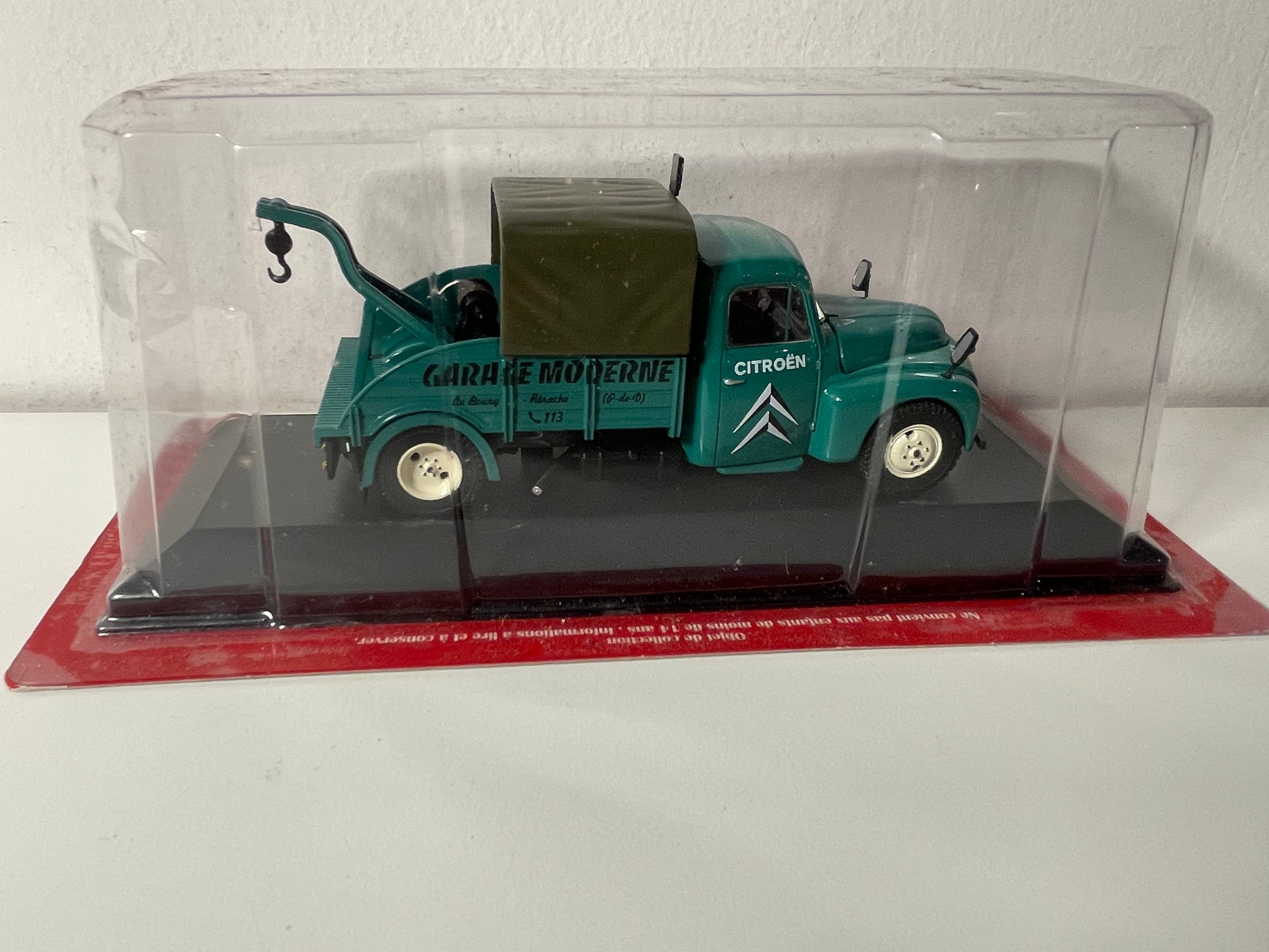 Citroën U23 Gréngen Abschleppcamion (Modern Garage Kollektioun) - Hachette