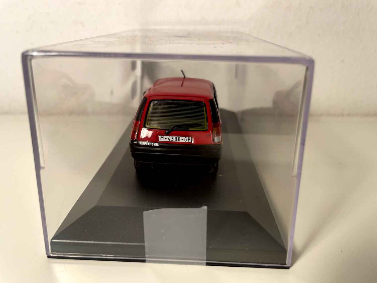 Roude Renault Supercinq GTL vun 1984