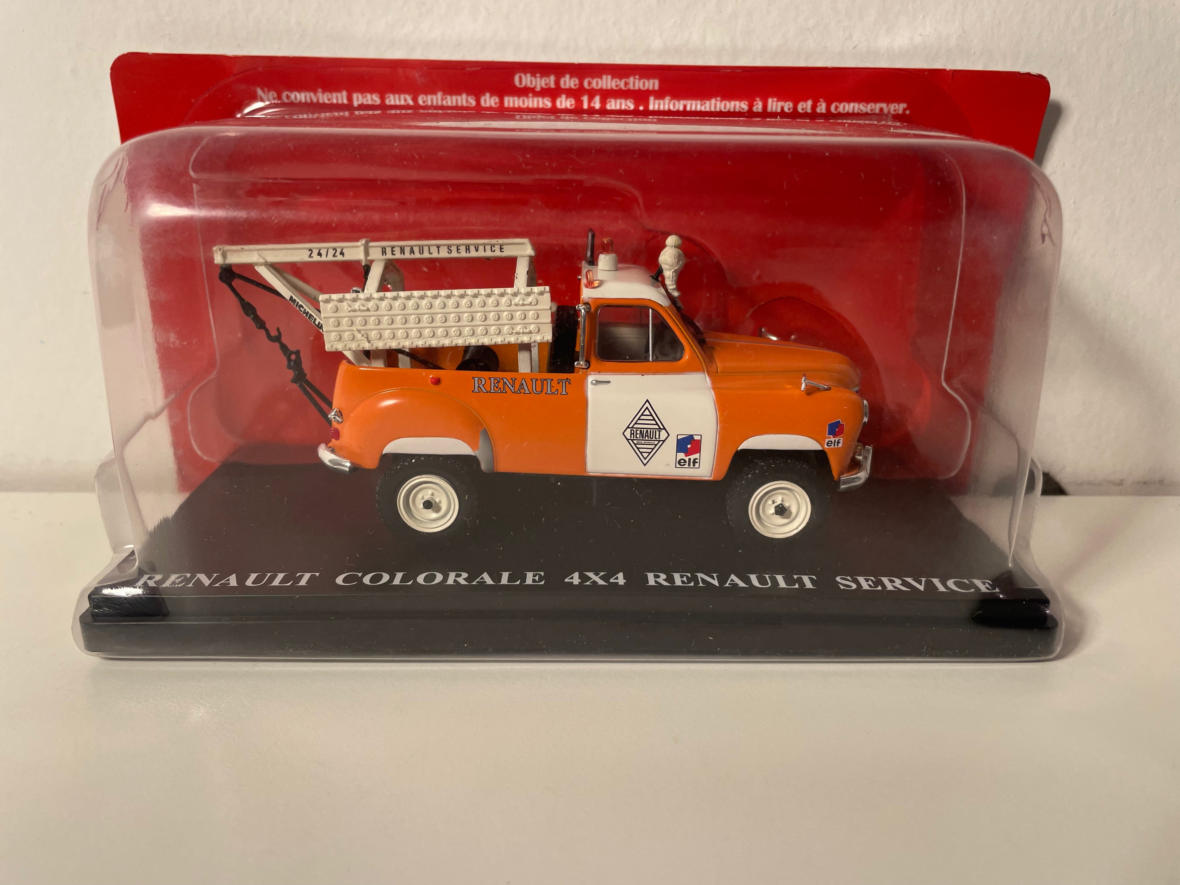 Renault Colorale 4x4 dépanneuse orange et blanche