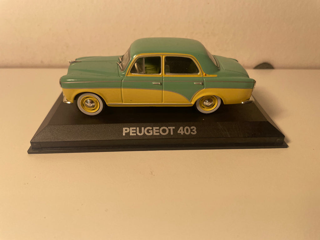 Peugeot 403 jaune et verte