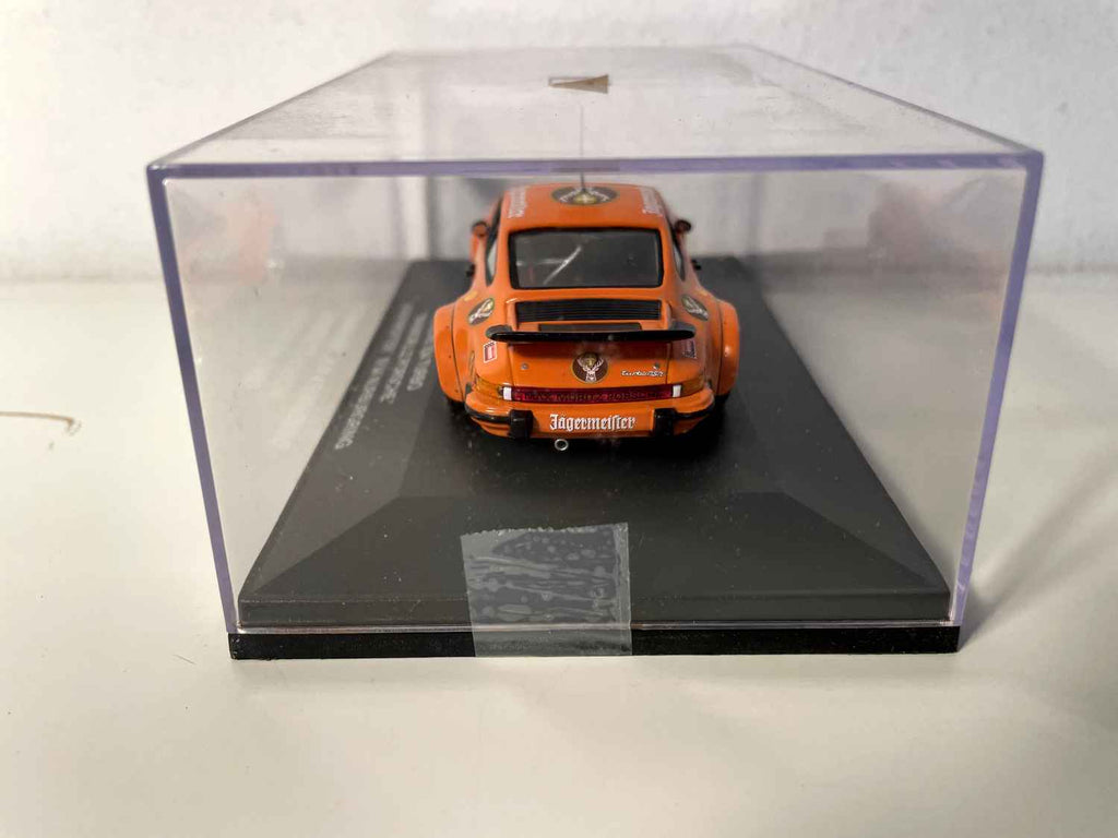 Porsche 934 Turbo "Maxmorllz Porsche" oranje nummer 54 (Jagermeifter - Nurburgring)