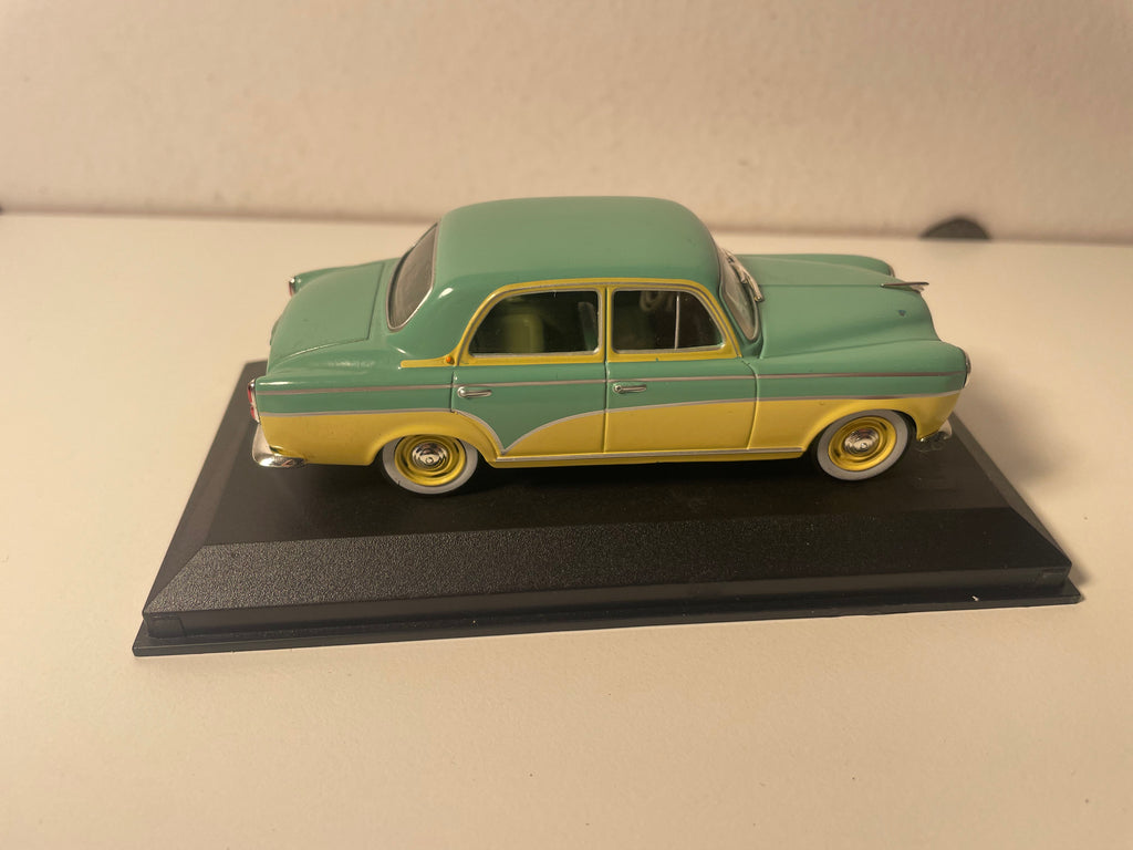 Peugeot 403 jaune et verte