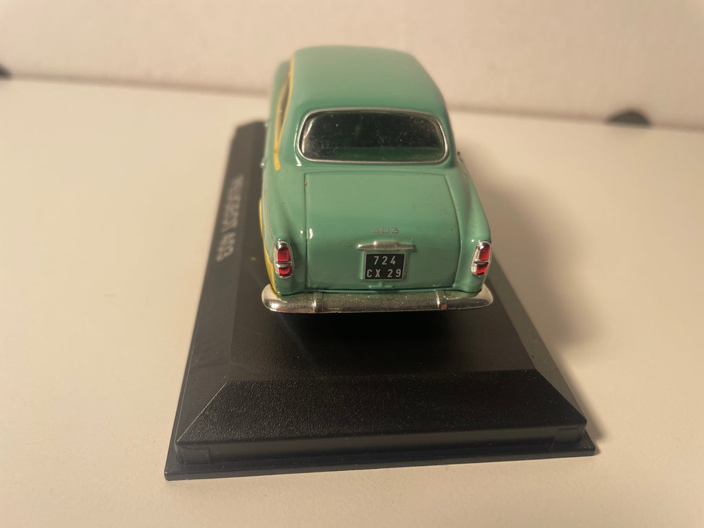 Peugeot 403 jaune et verte