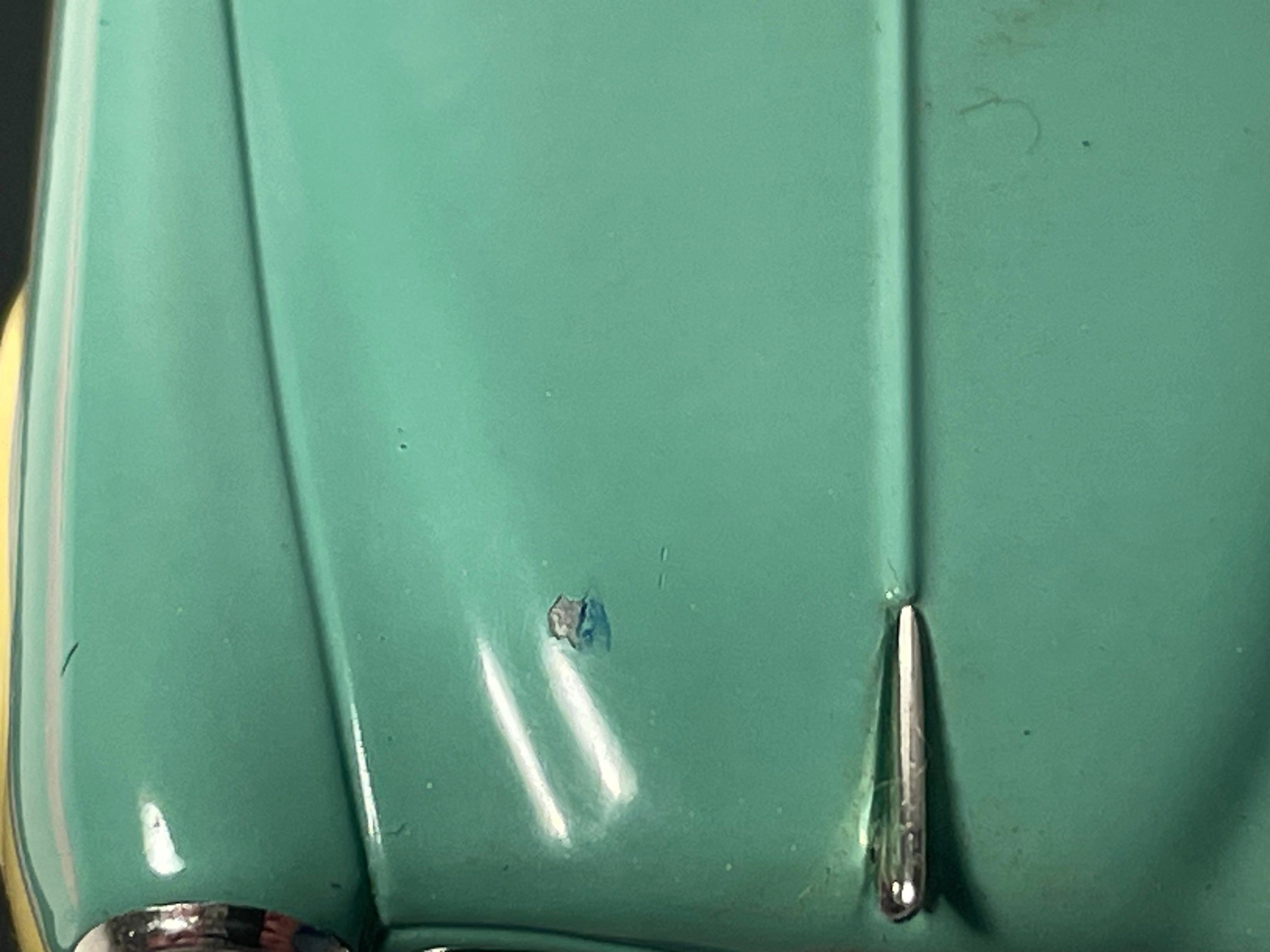 Peugeot 403 jaune et verte