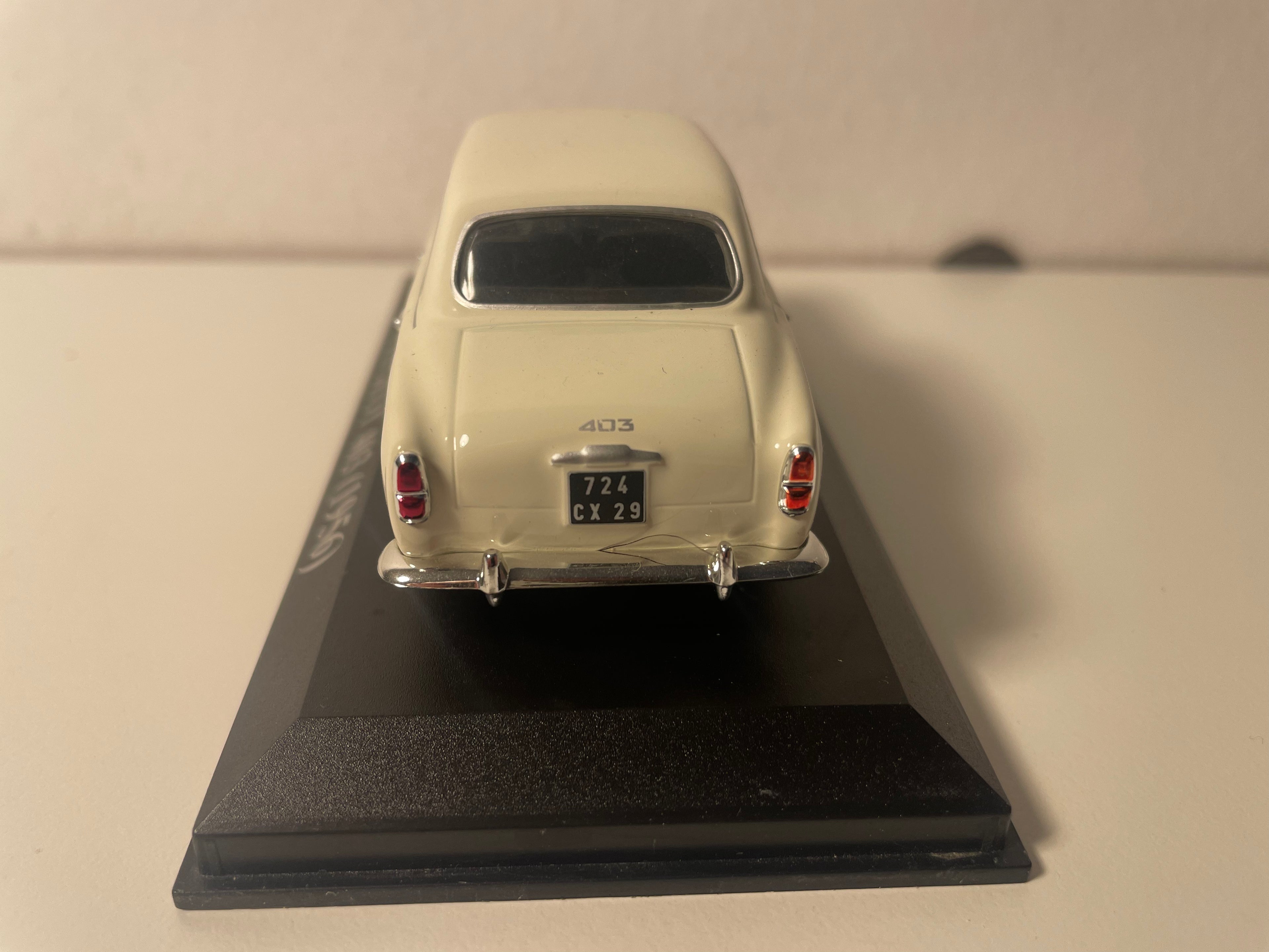 Peugeot 403 kremowy / beżowy z 1956 roku