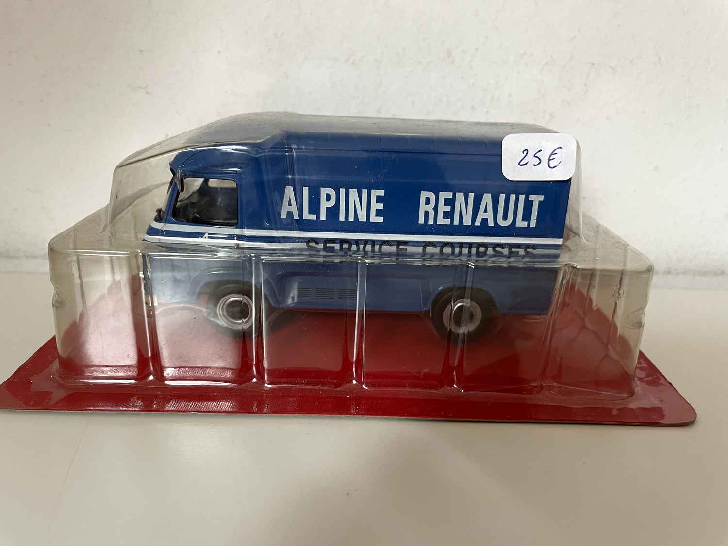 Renault Saviem SG2 blue racing service