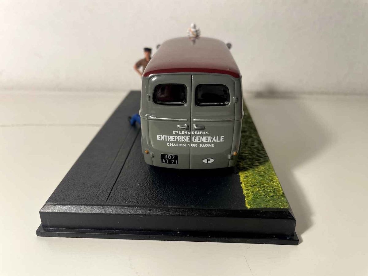 Peugeot D3A gris et toit bordeaux - La Nationale 7 - la route bleue