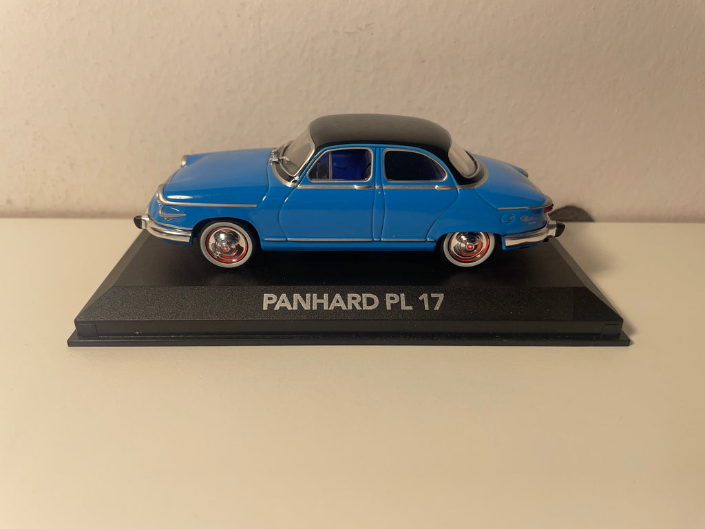 Panhard PL 17 bleue et toit noir