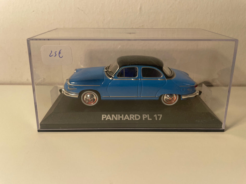 Panhard PL 17 bleue et toit noir
