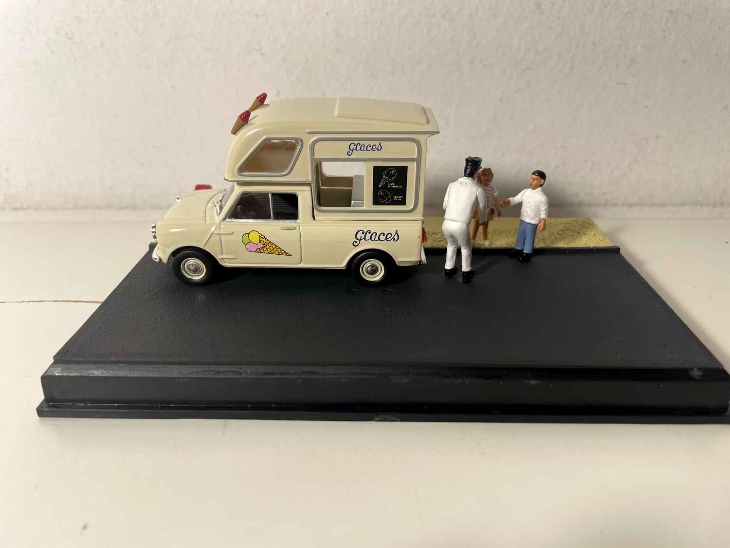Mini pick-up bege - La Nationale 7 - a rota azul (o vendedor de gelados)