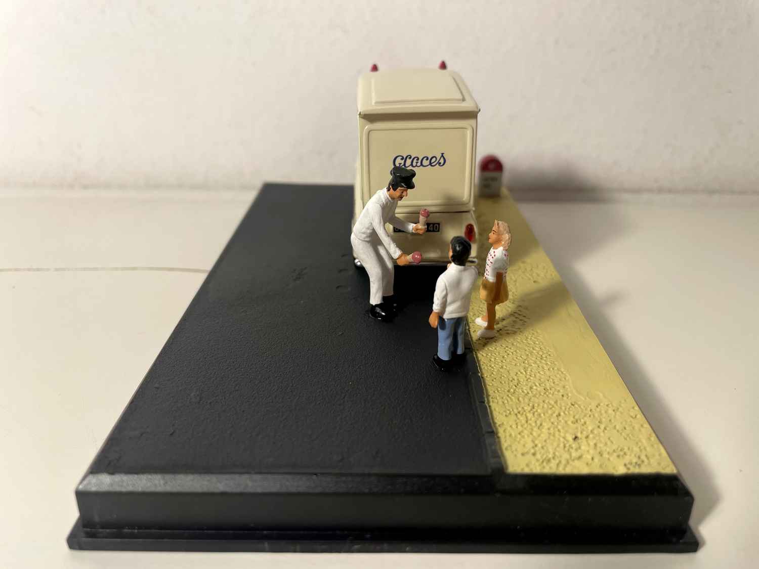 Mini pick-up bege - La Nationale 7 - a rota azul (o vendedor de gelados)