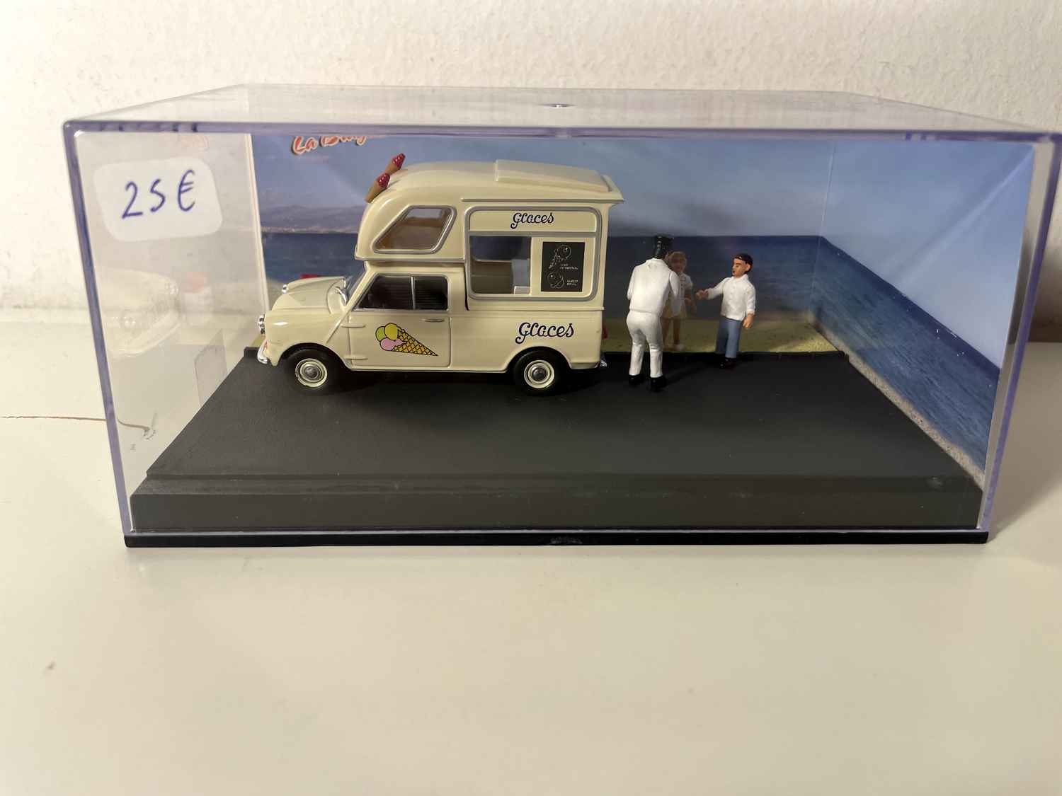 Mini pick-up bege - La Nationale 7 - a rota azul (o vendedor de gelados)
