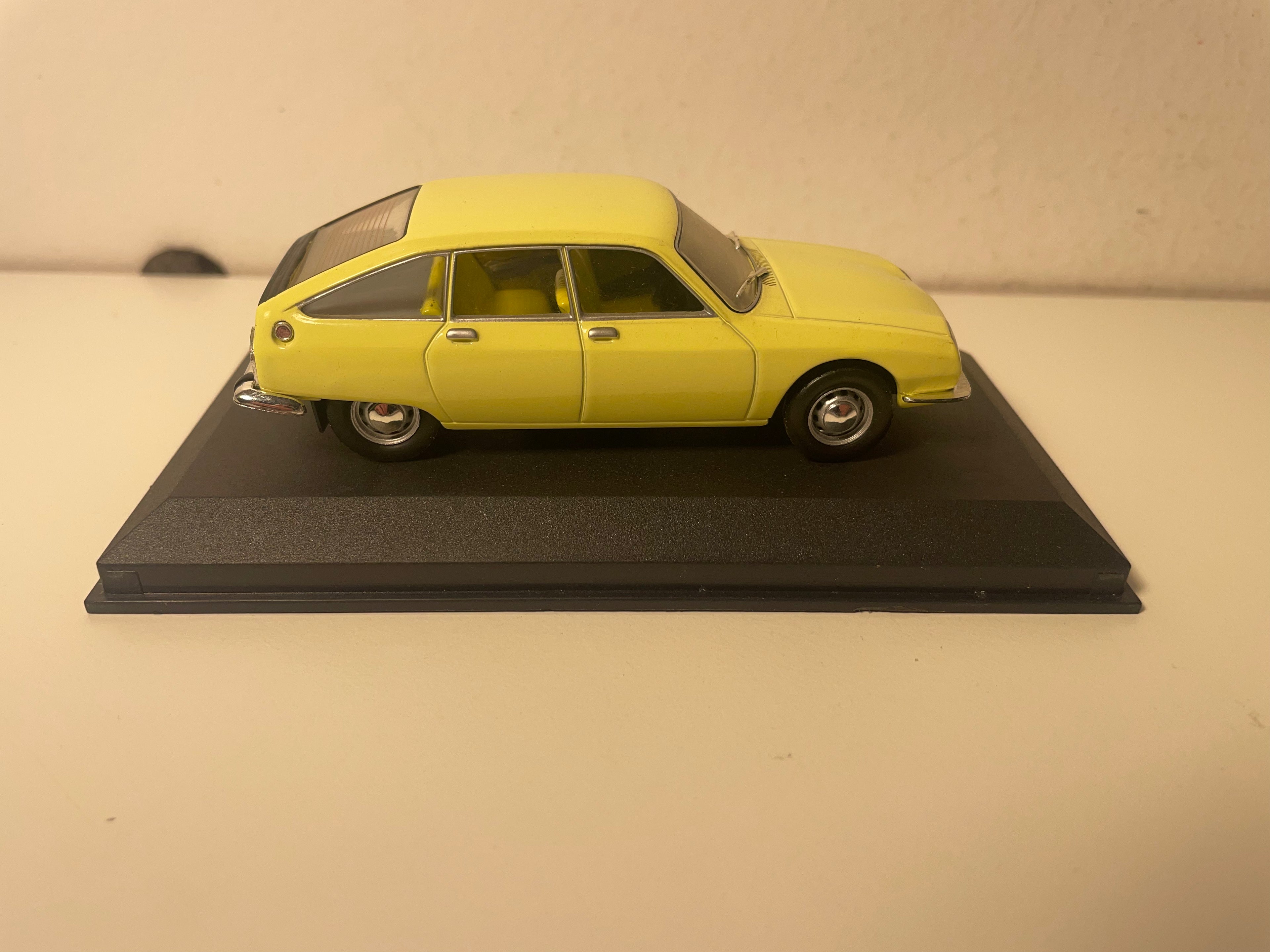 Citroën GS yellow