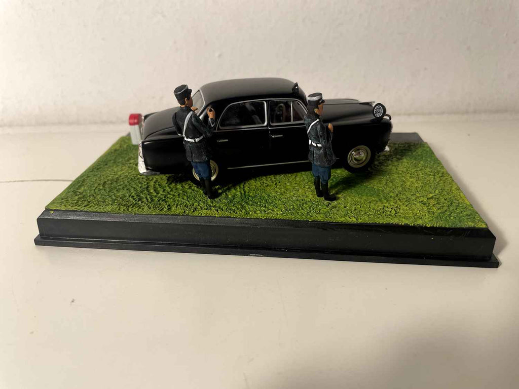 Peugeot 403 nera - La Nazionale 7 - la strada blu