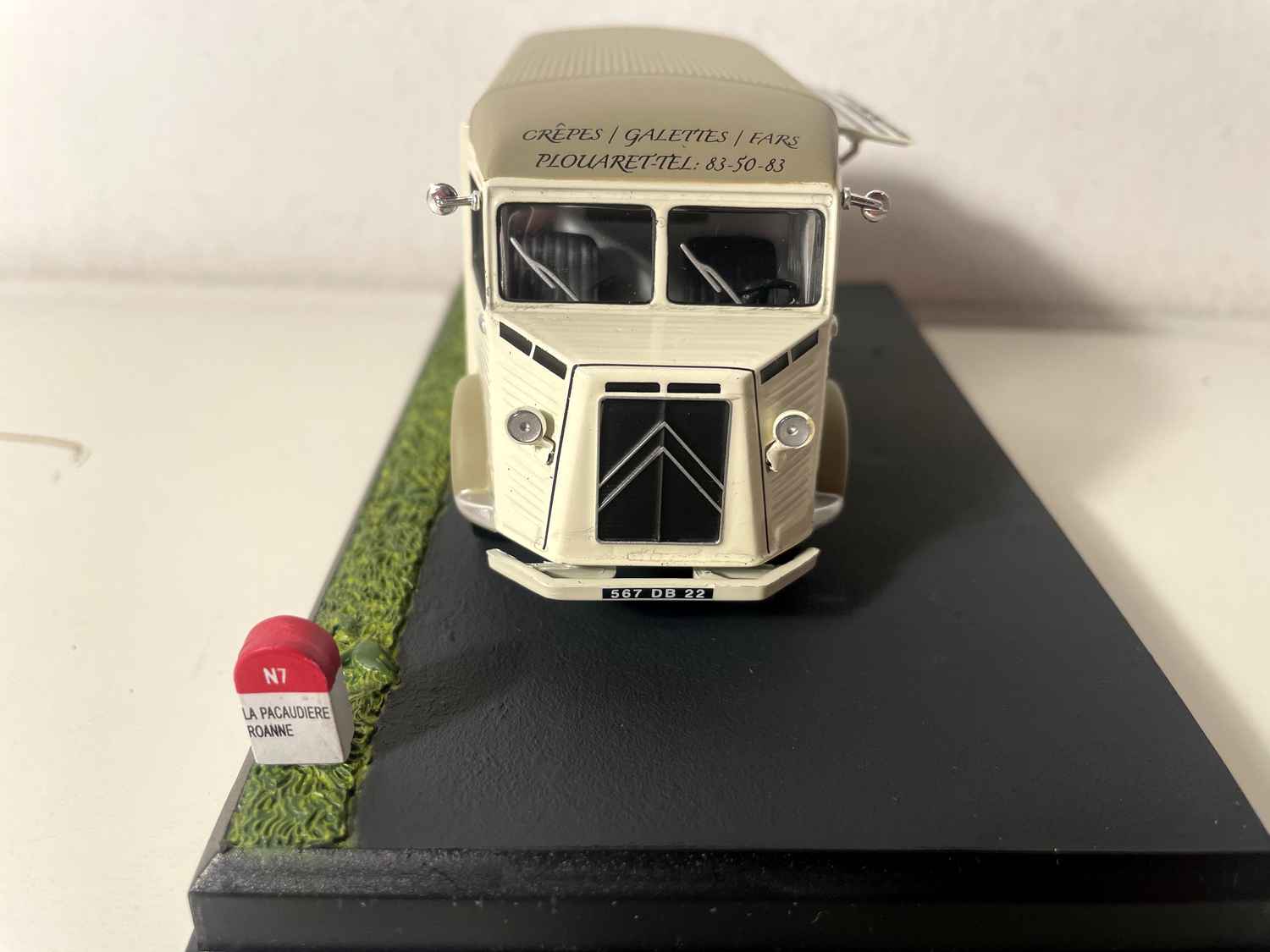 Citroën type H beige - La Nationale 7 - de blauwe weg