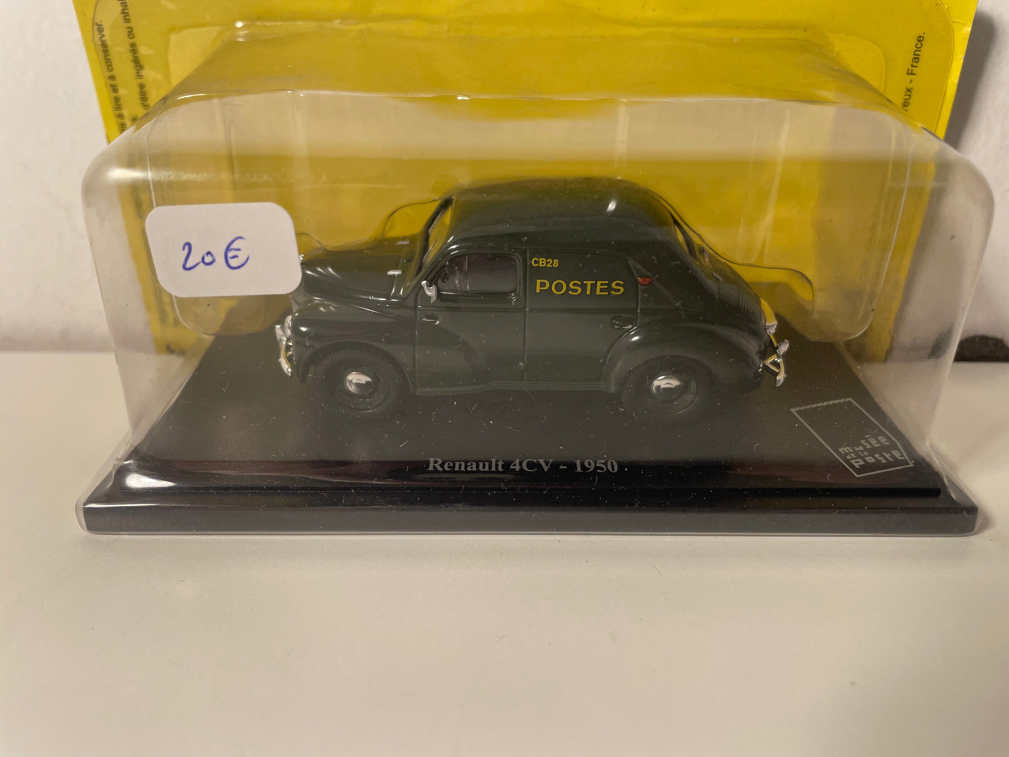 Donkelgrénge Renault 4 CV vun 1950, La Poste - PTT