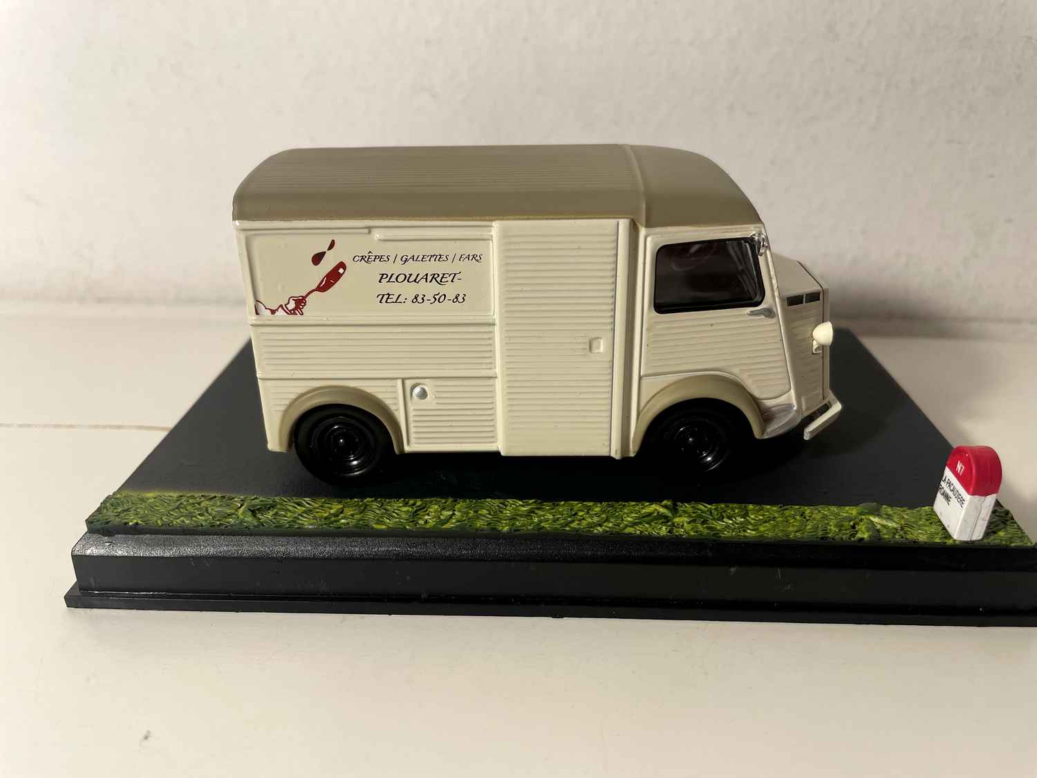 Citroën type H beige - La Nationale 7 - de blauwe weg