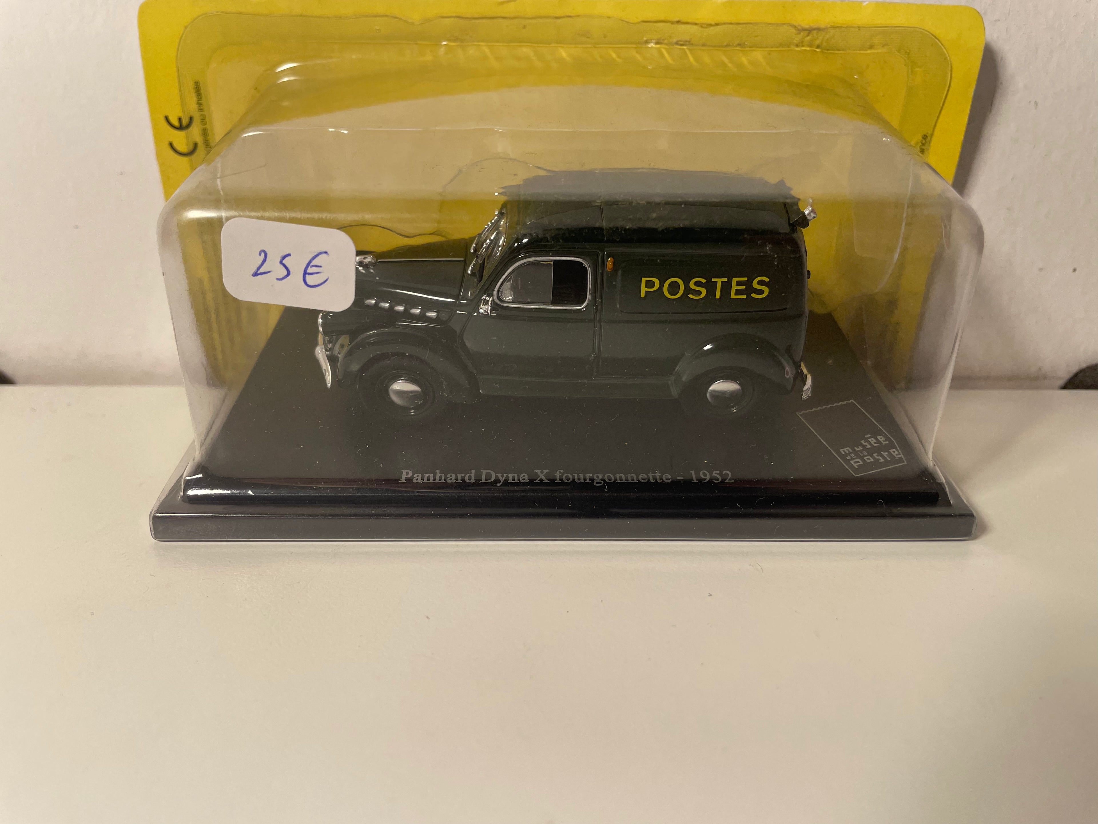 Panhard Dyna X furgonetka zielona z 1952 roku - La Poste - PTT