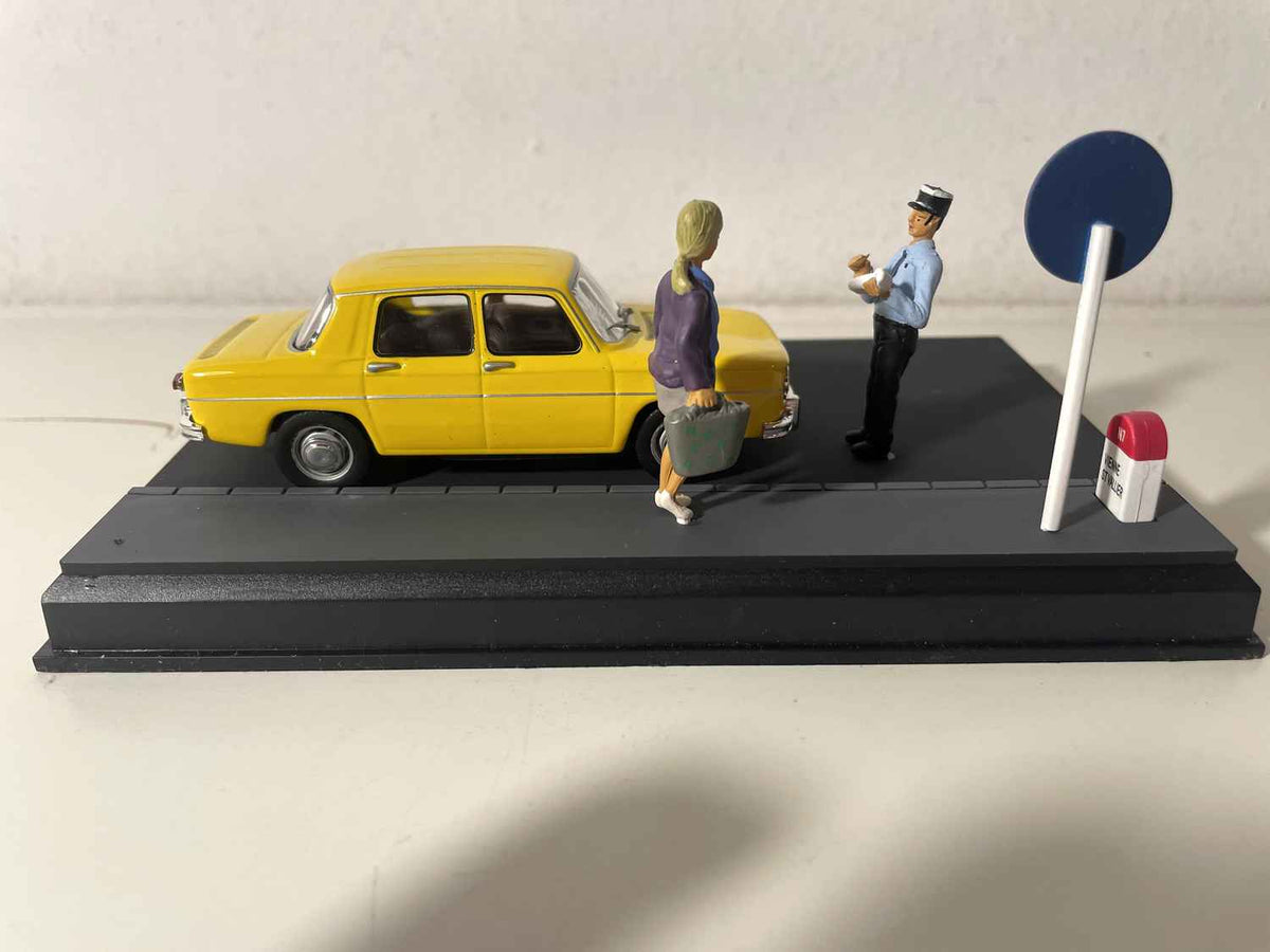 Renault 8S amarilla - La Nationale 7 - la carretera azul