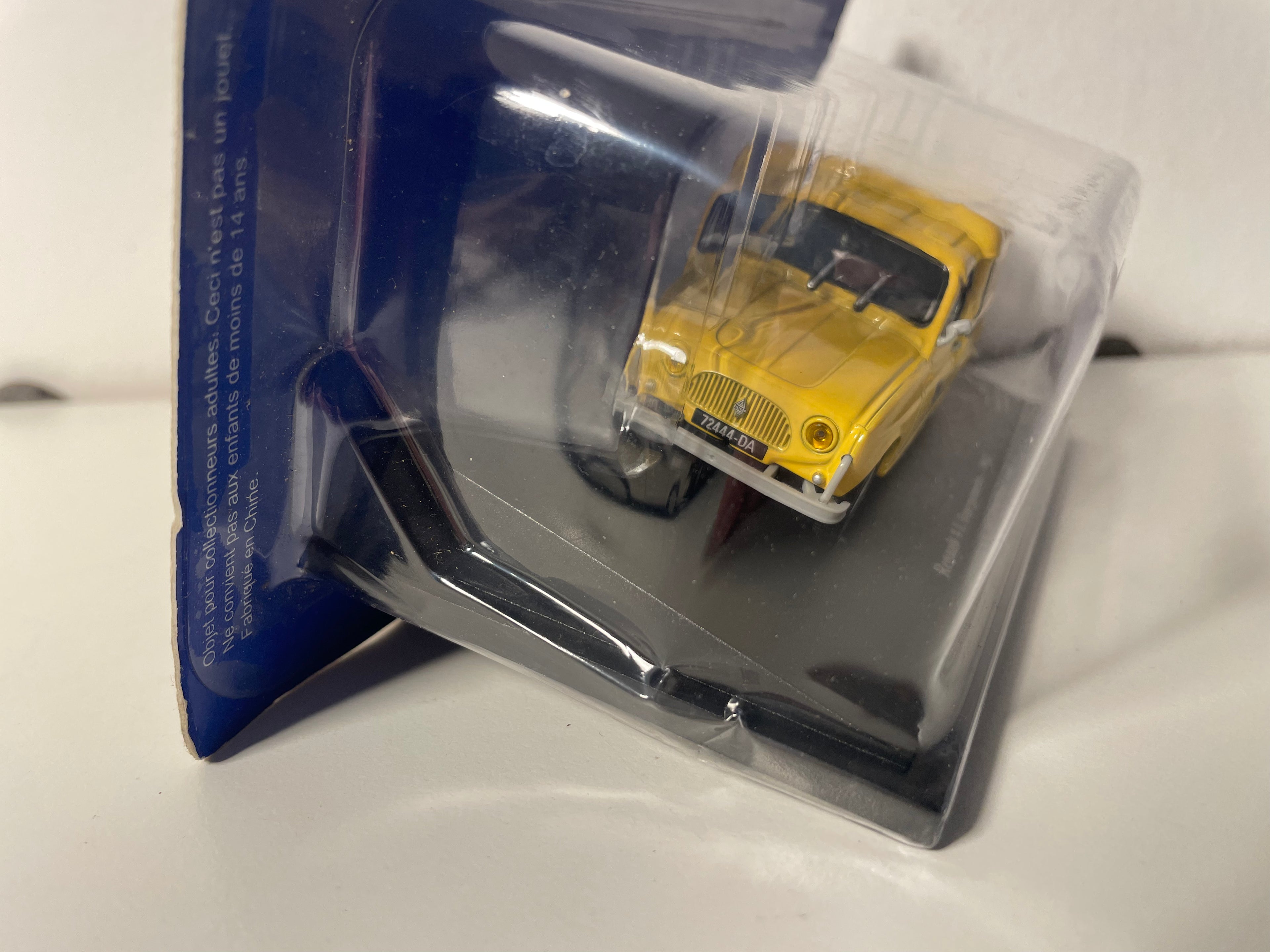 Renault 4L fourgonnette jaune de 1962 - la Poste - PTT