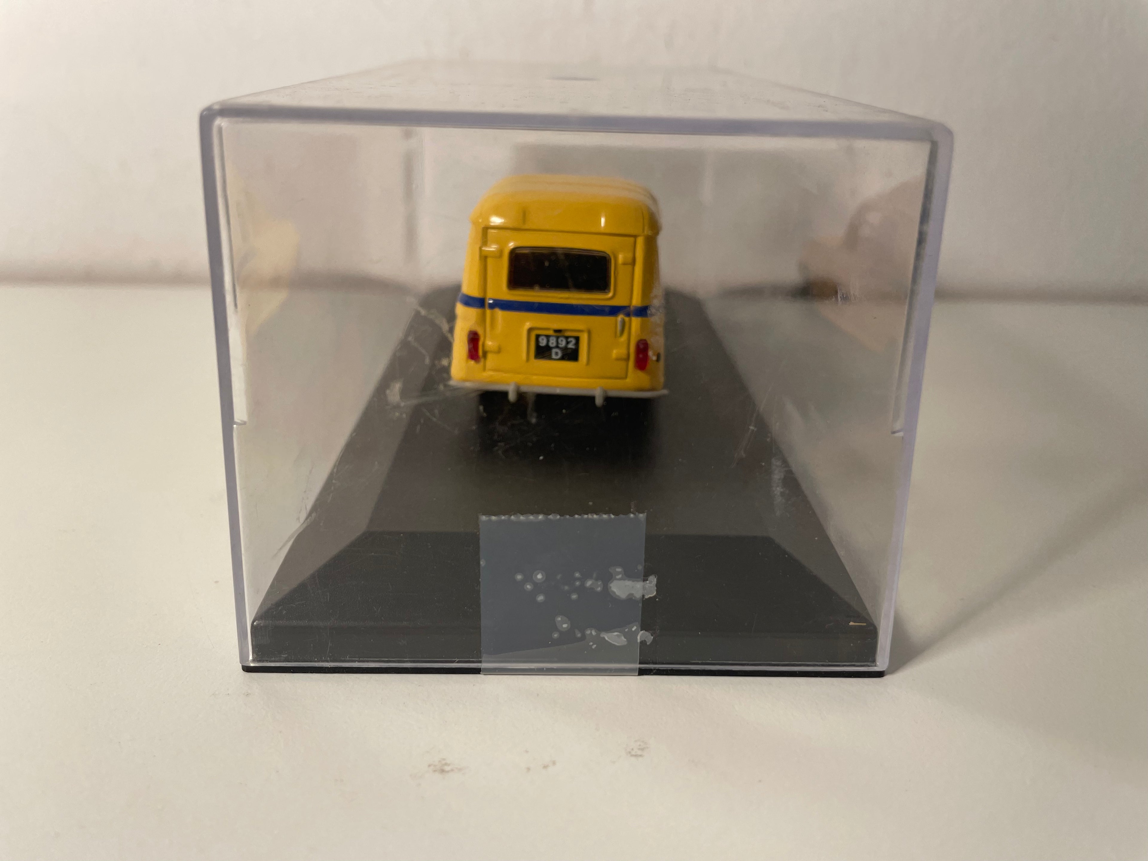 Renault 4 jaune de 1962 - La Poste - PTT (boite plexi)