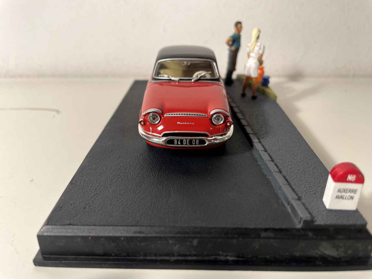 Panhard PL17 rojo con techo negro - La Nacional 7 - la ruta azul