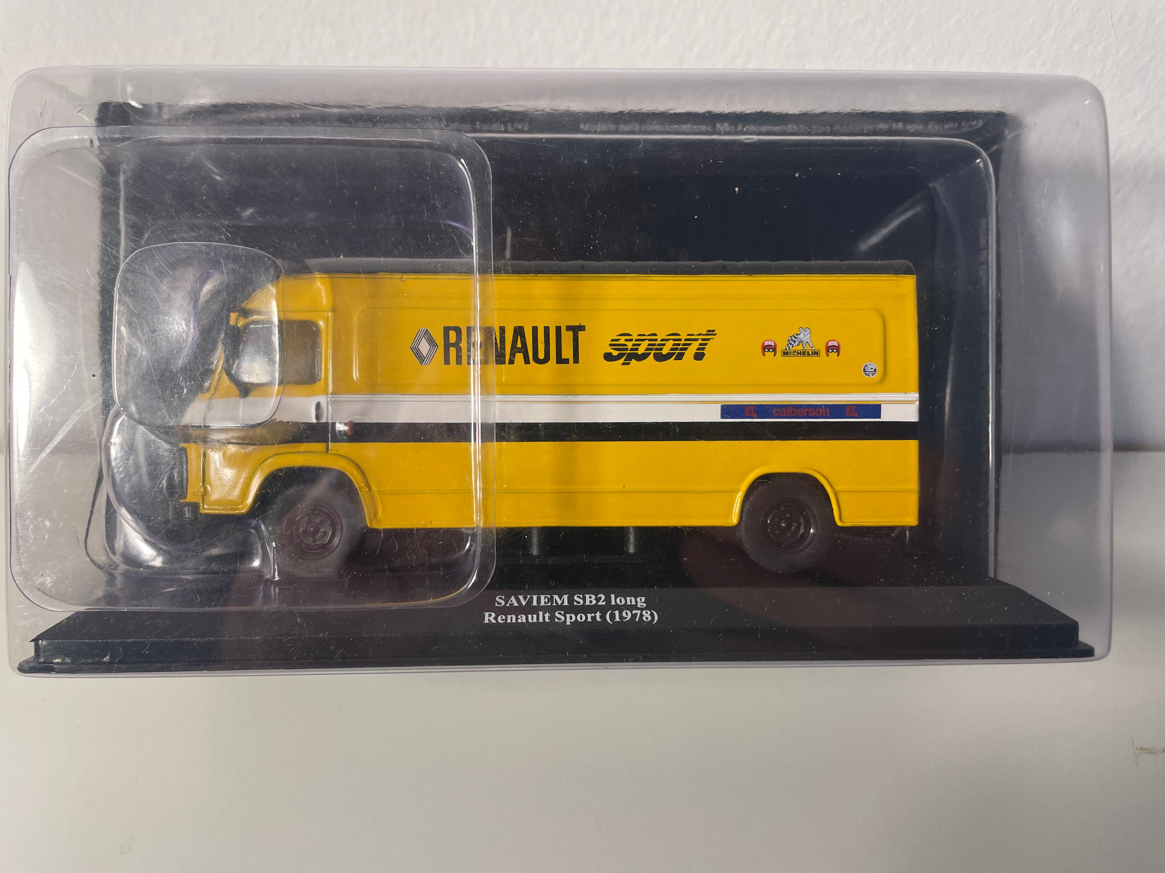 Fourgon Saviem SB2 long - Renault Sport giel-orange vu 1978