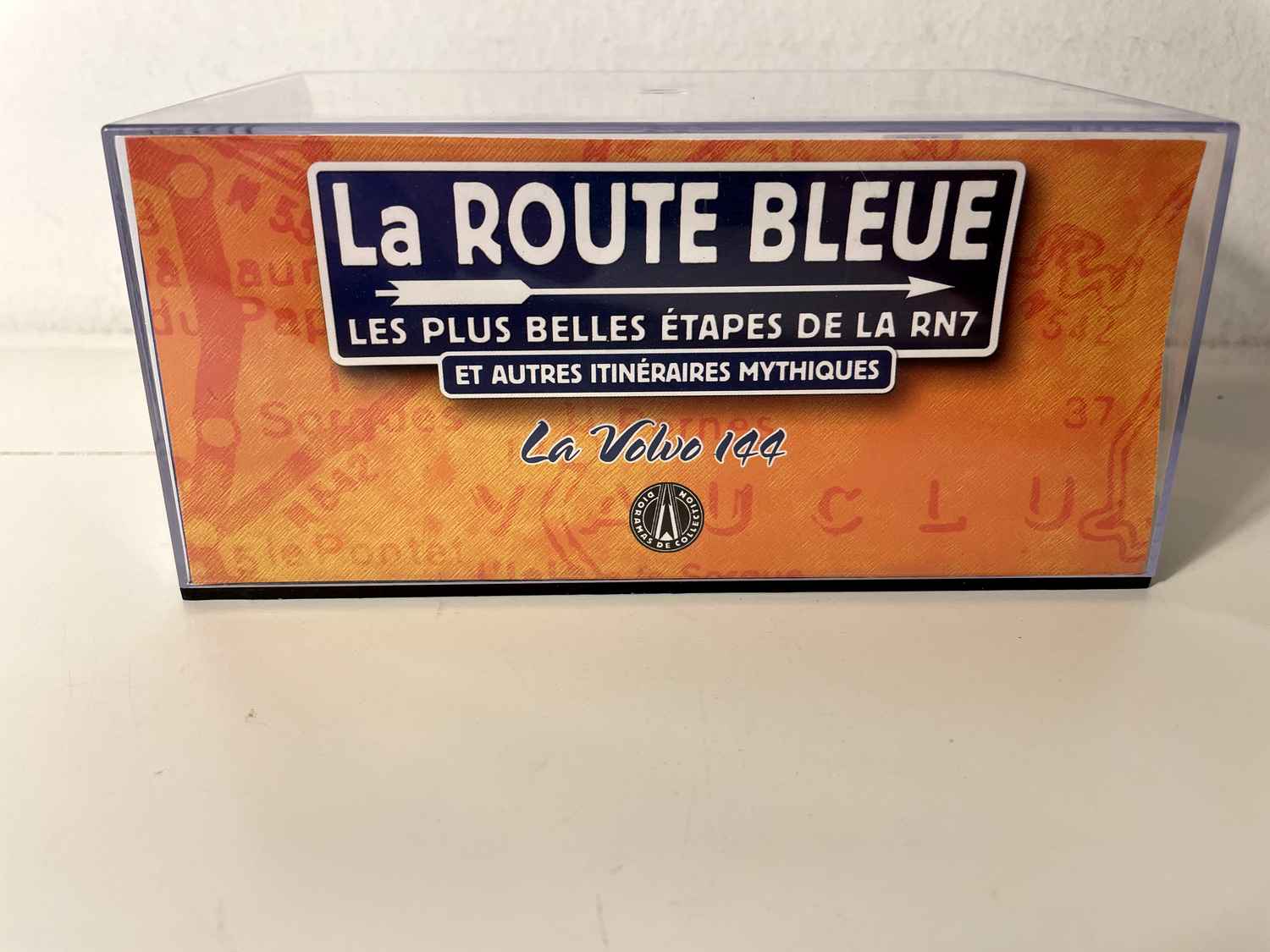 Volvo 144 bleue - La Nationale 7 - la route bleue
