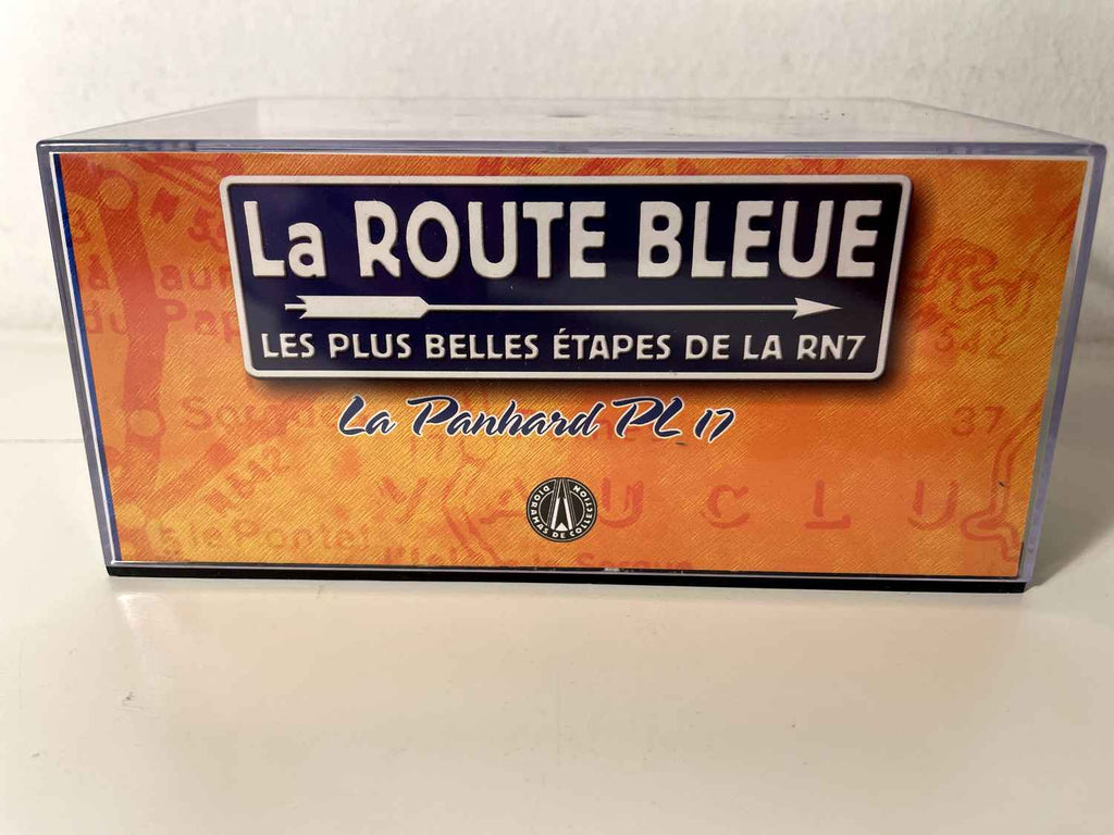 Panhard PL 17 rouge et toit noir - La Nationale 7 - la route bleue