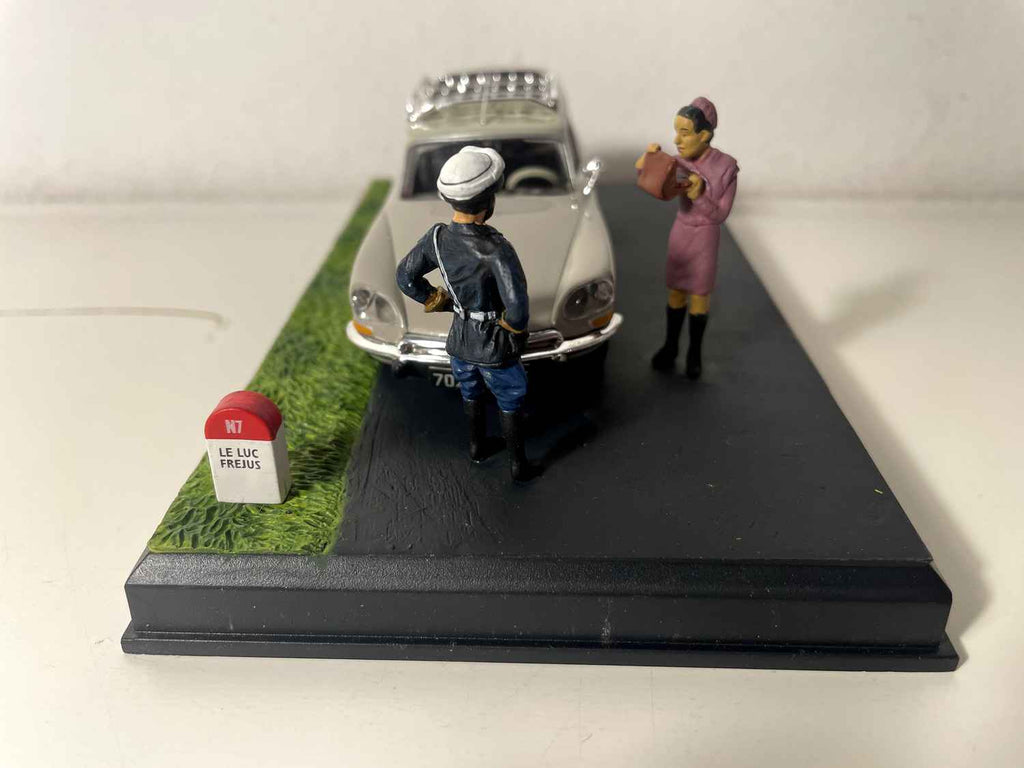 Citroën ID20 Break grau - La Nationale 7 - die blaue Straße