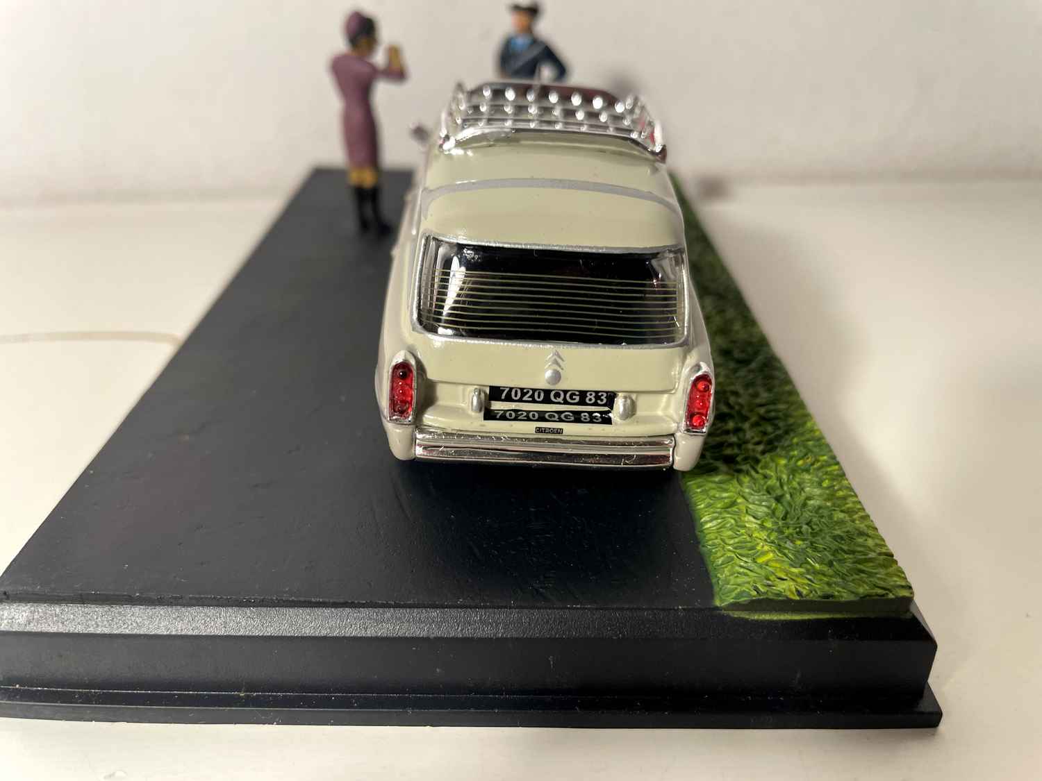 Citroën ID20 break grise - La Nationale 7 - d'blau Strooss