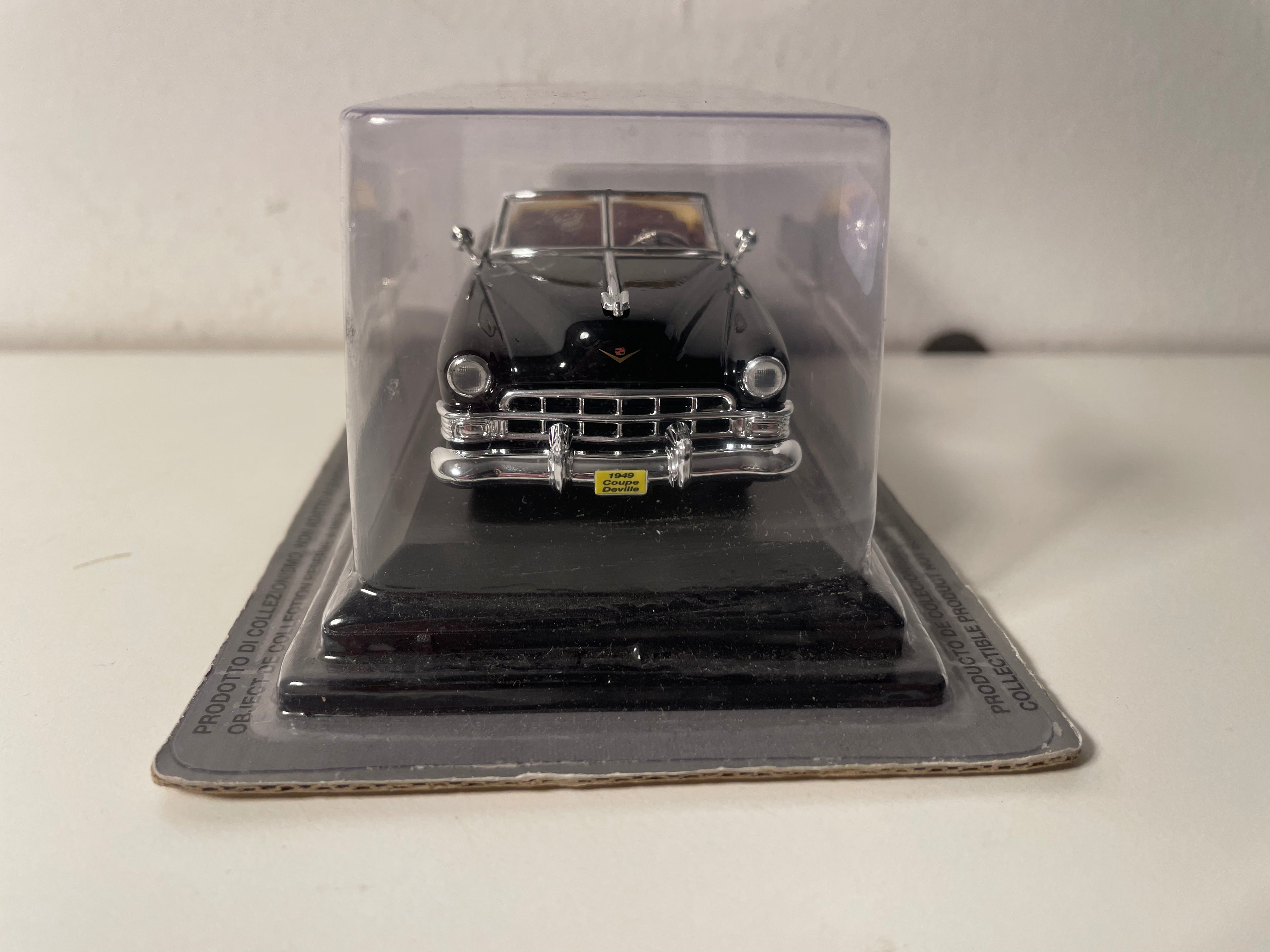 Cadillac Coupé de Ville Noire von 1949 (amerikanisches Auto)