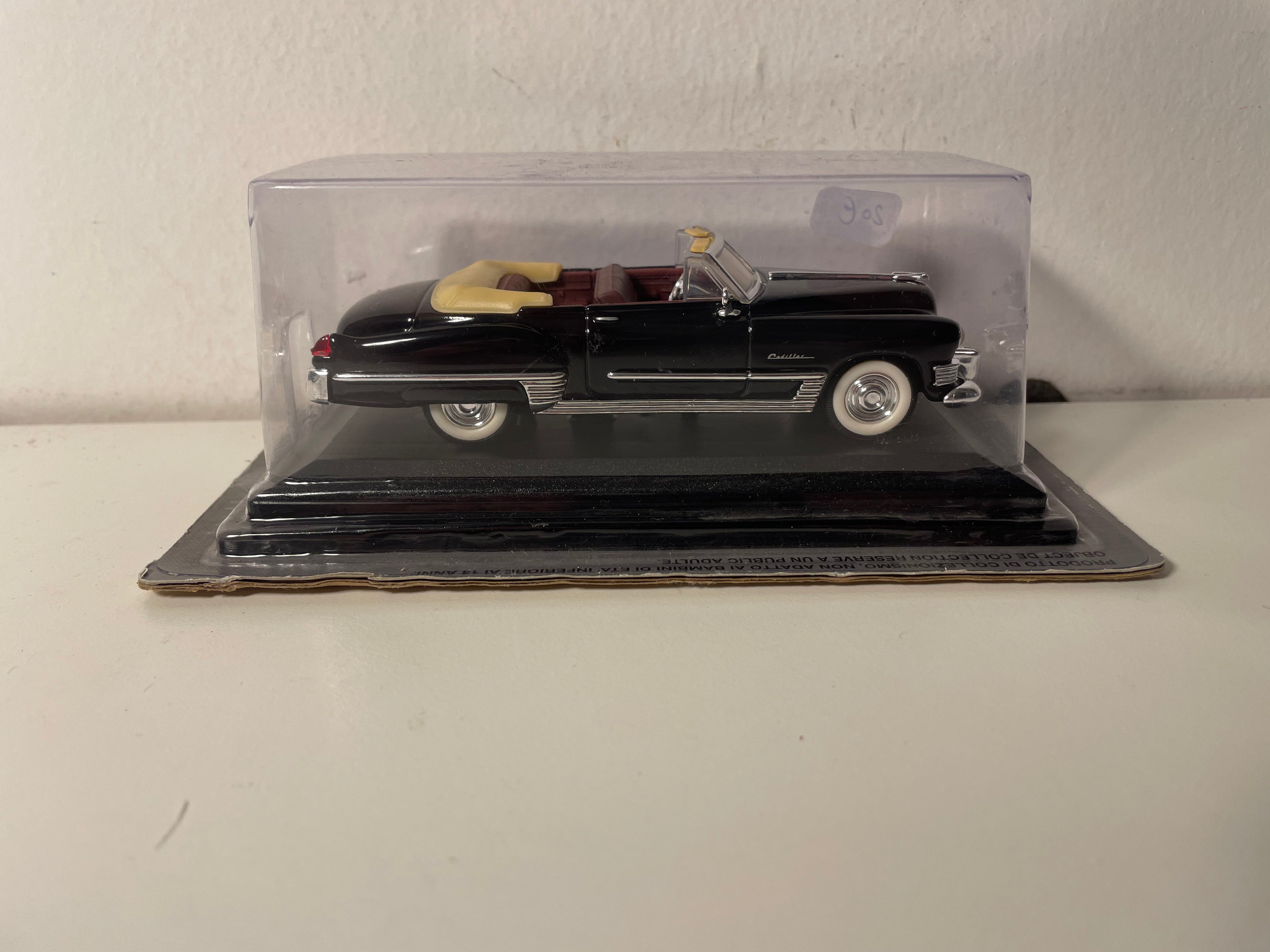 Cadillac Coupé de Ville Noire von 1949 (amerikanisches Auto)