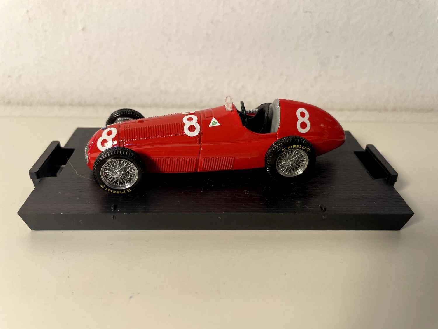 Alfa Romeo 159 czerwony numer 8 Grand Prix Francji 1951 (wyjątkowy samochód miniaturowy nr V1059)
