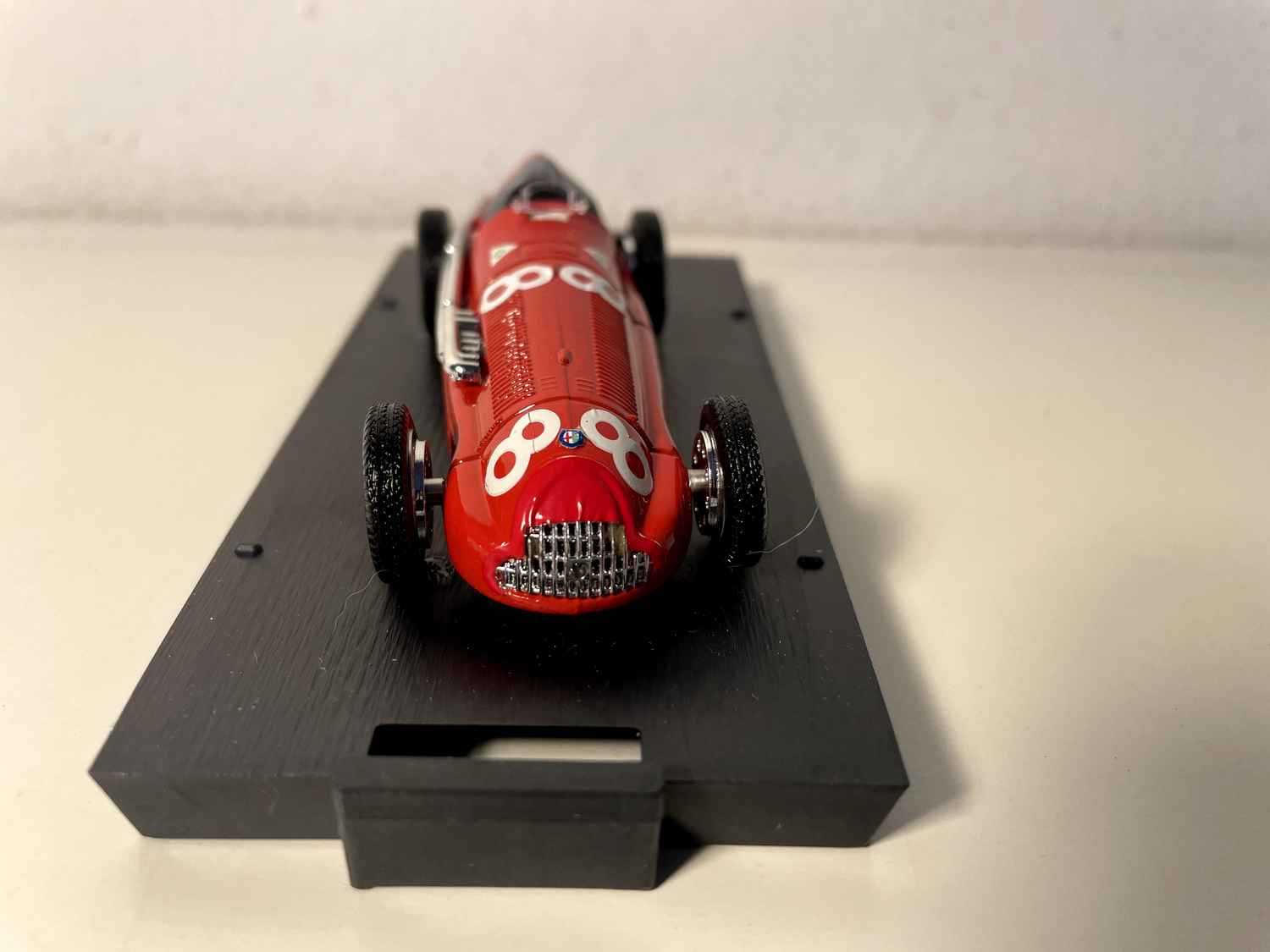 Alfa Romeo 159 czerwony numer 8 Grand Prix Francji 1951 (wyjątkowy samochód miniaturowy nr V1059)