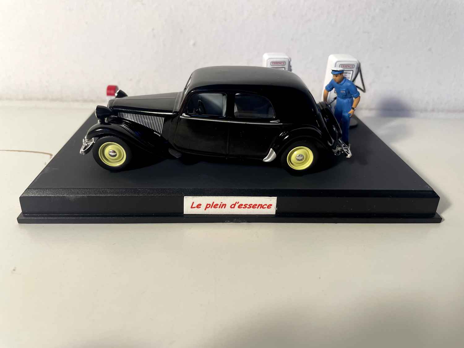Citroën Traction 11 negra - A Nacional 7 - a estrada azul
