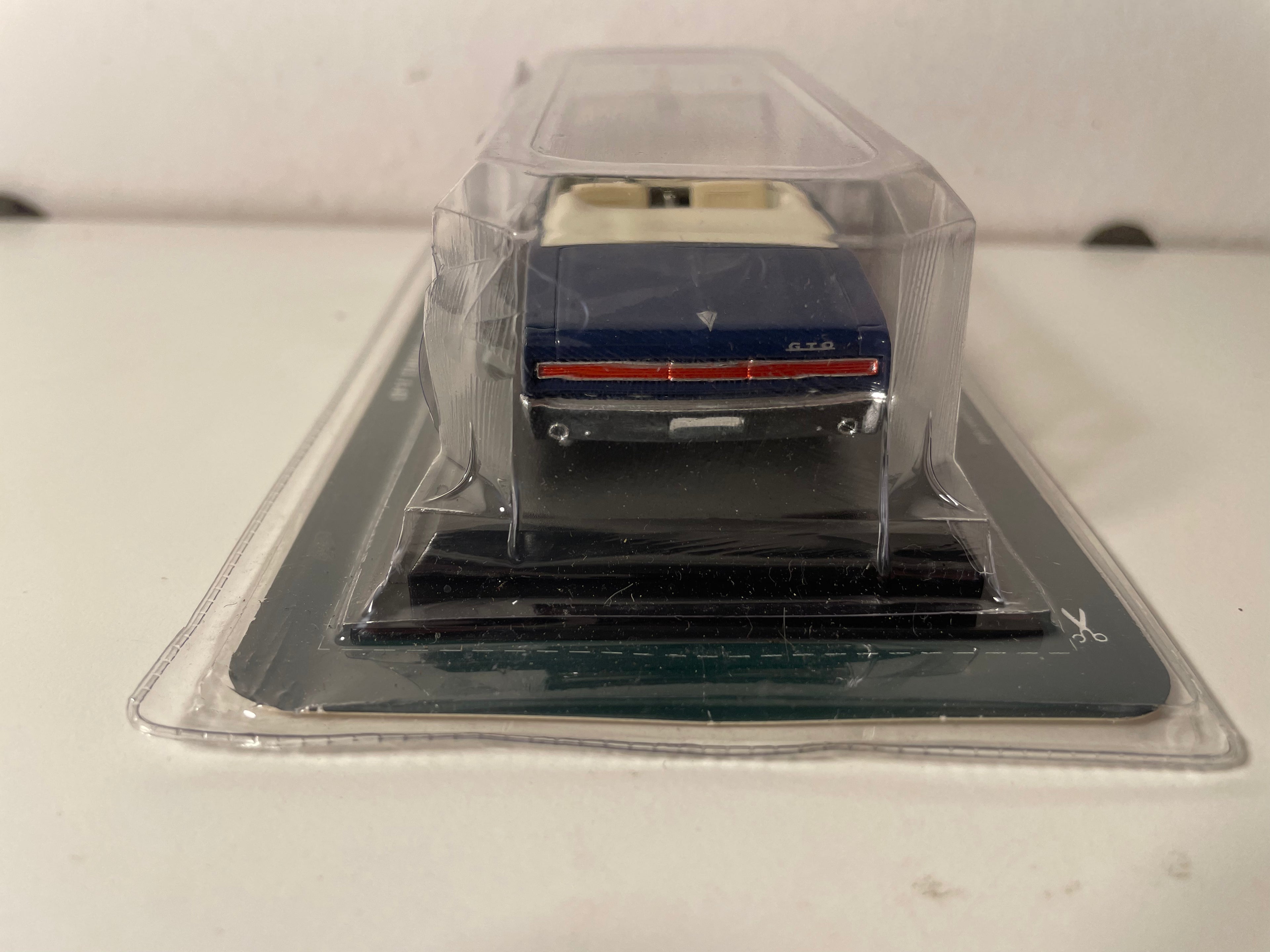 Dark Blue Pontiac GTO (American Car) - Del Prado