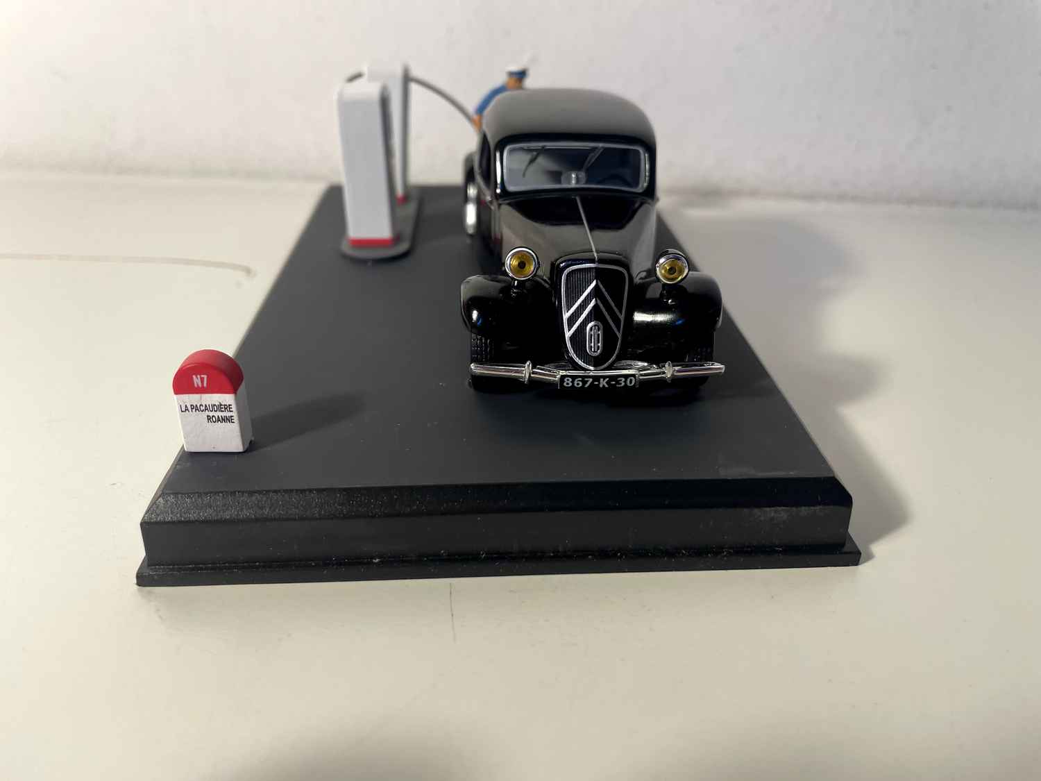 Citroën Traction 11 negra - A Nacional 7 - a estrada azul