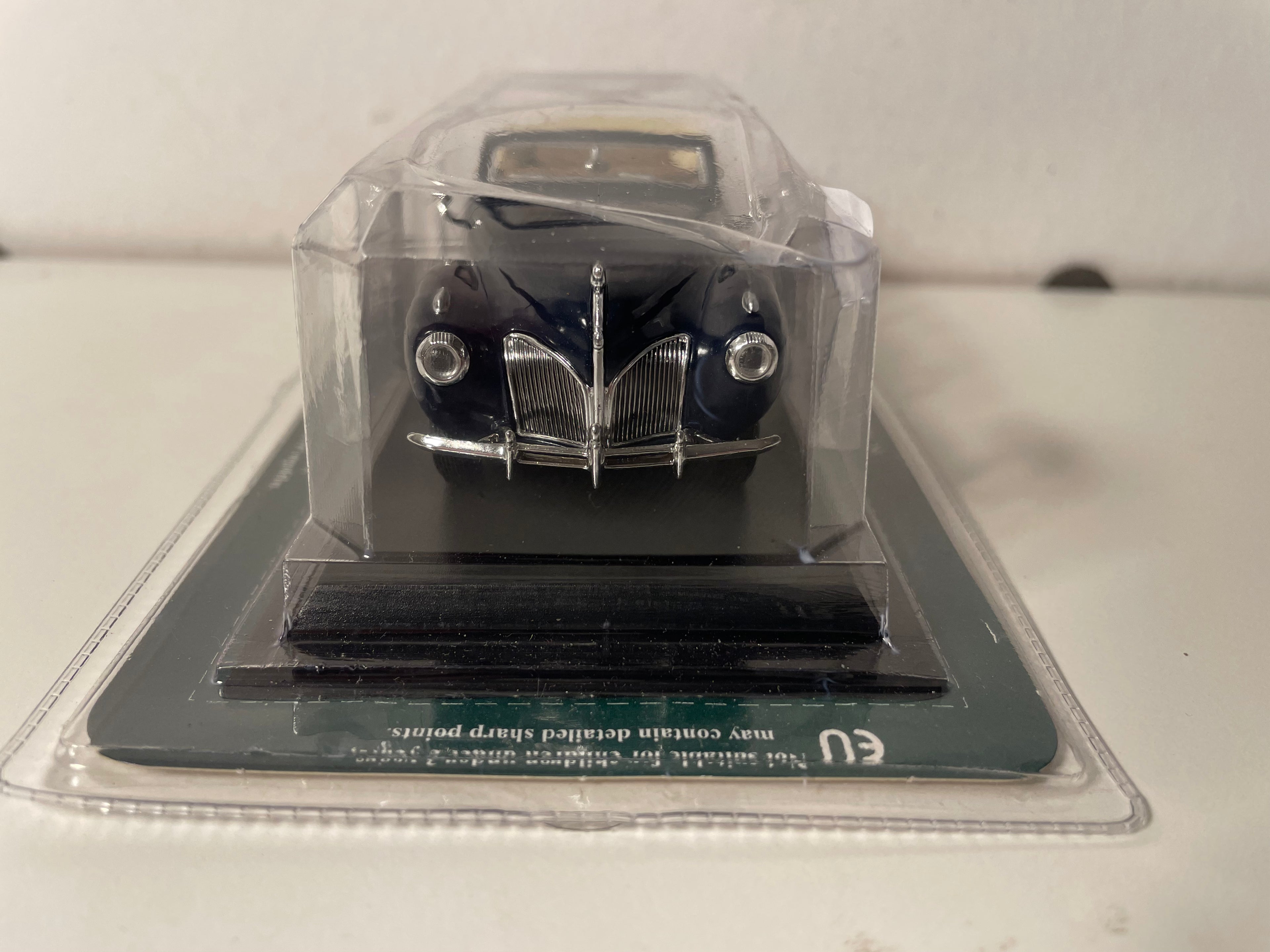 Dark Blue Lincoln Continental (American Car) - Del Prado