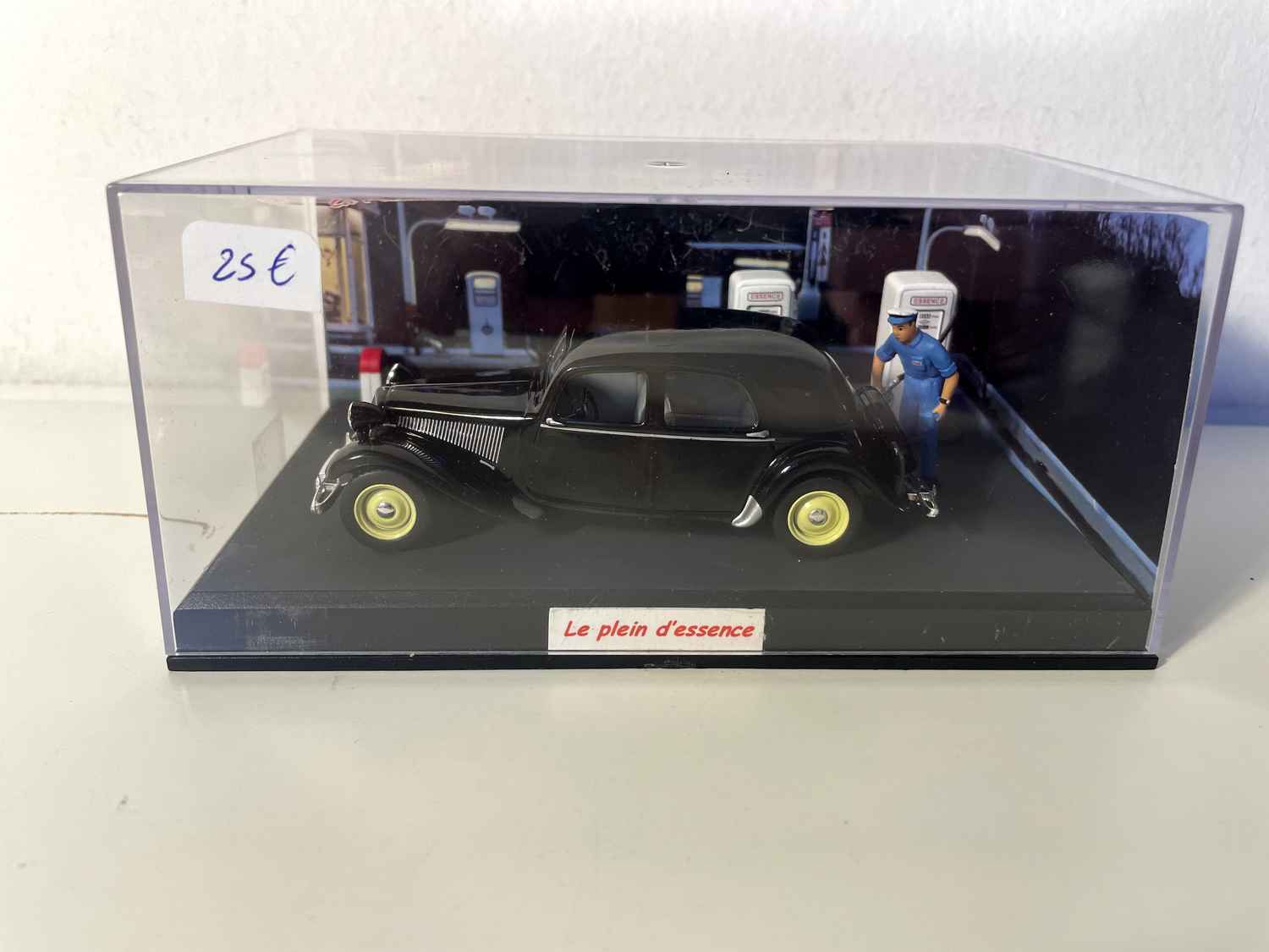 Citroën Traction 11 negra - A Nacional 7 - a estrada azul