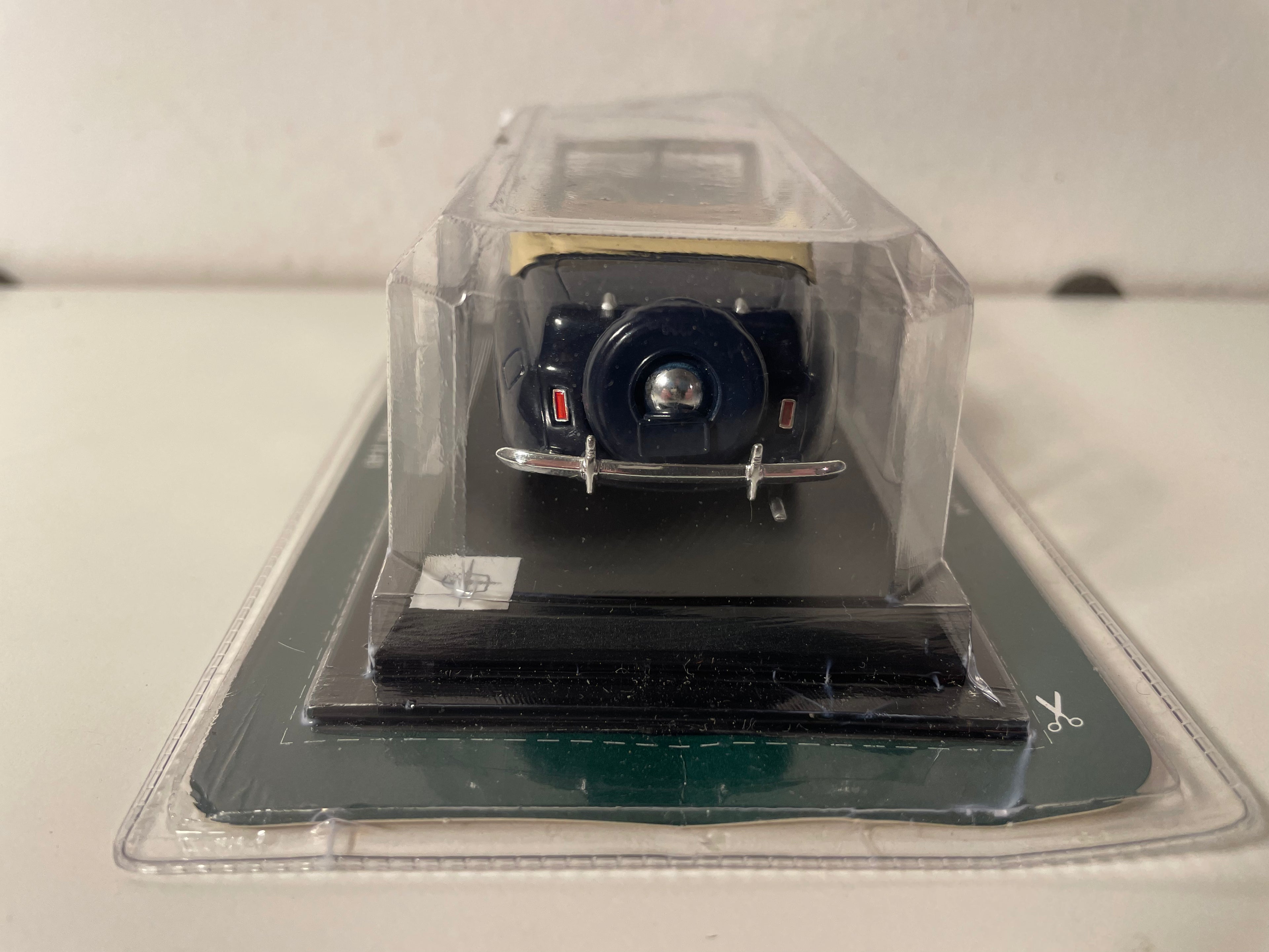 Dark Blue Lincoln Continental (American Car) - Del Prado
