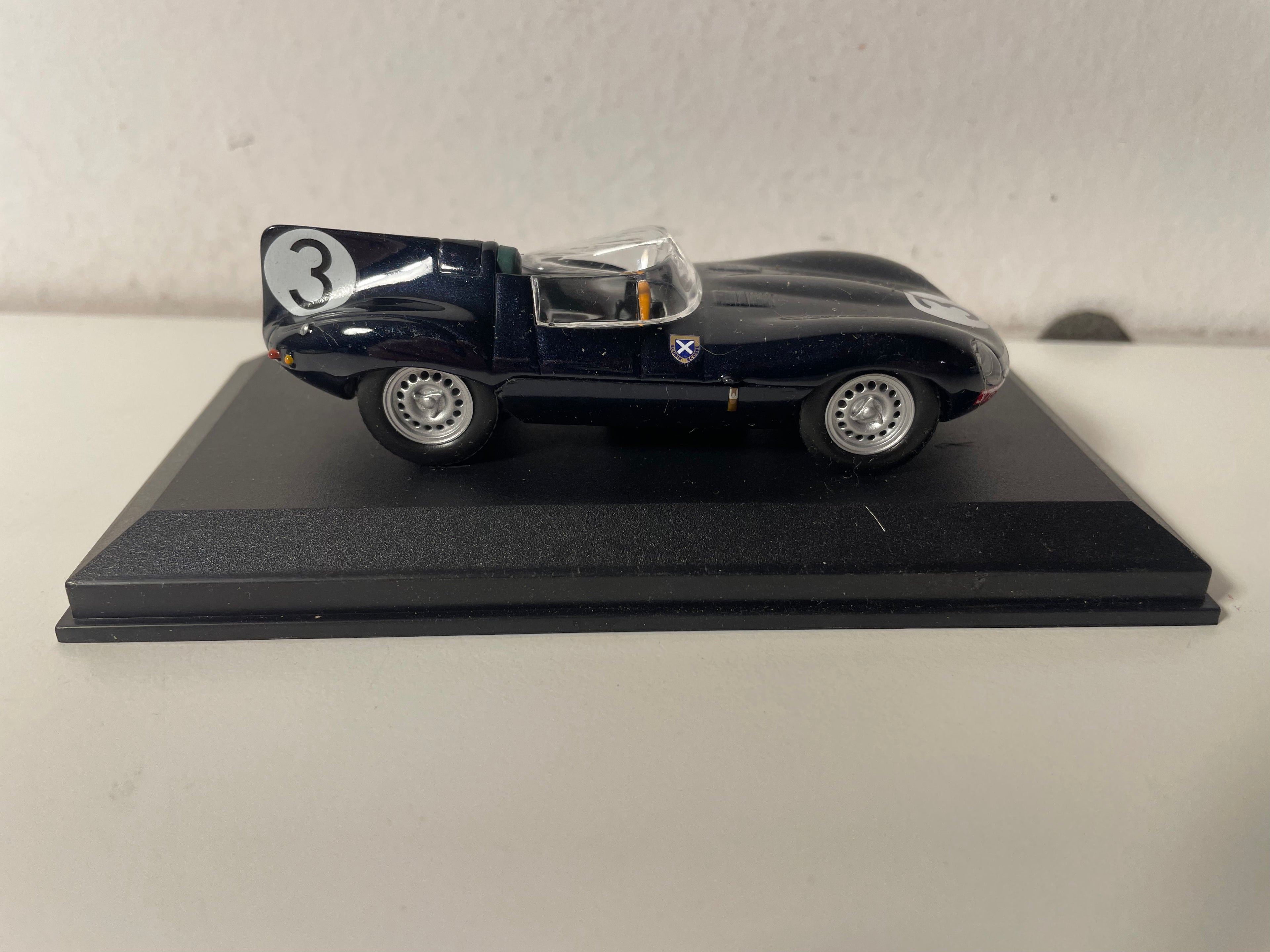 Jaguar D bleue très foncée numéro 3 - 24 heures du Mans de 1957 (blister)