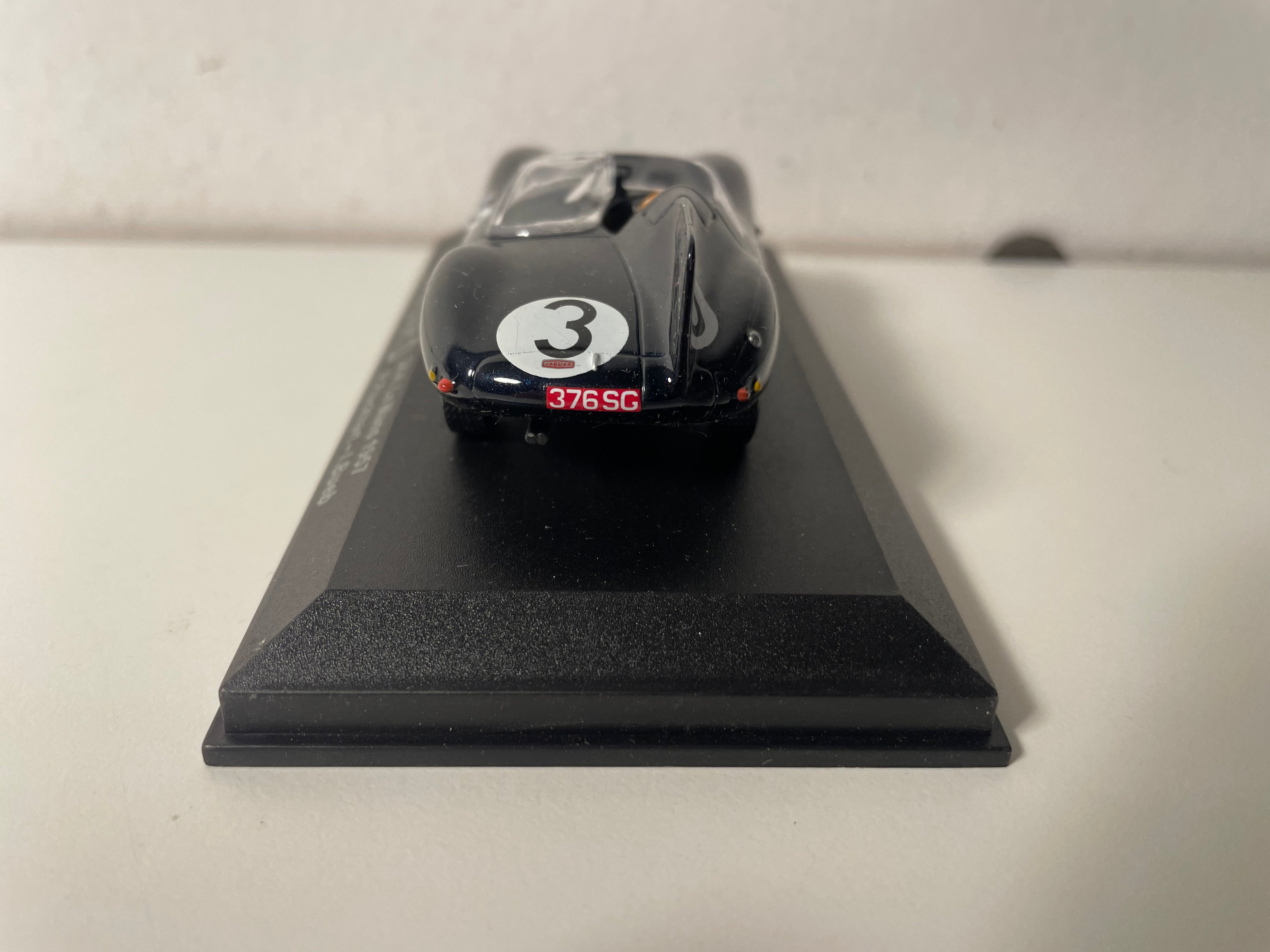 Jaguar D bleue très foncée numéro 3 - 24 heures du Mans de 1957 (blister)