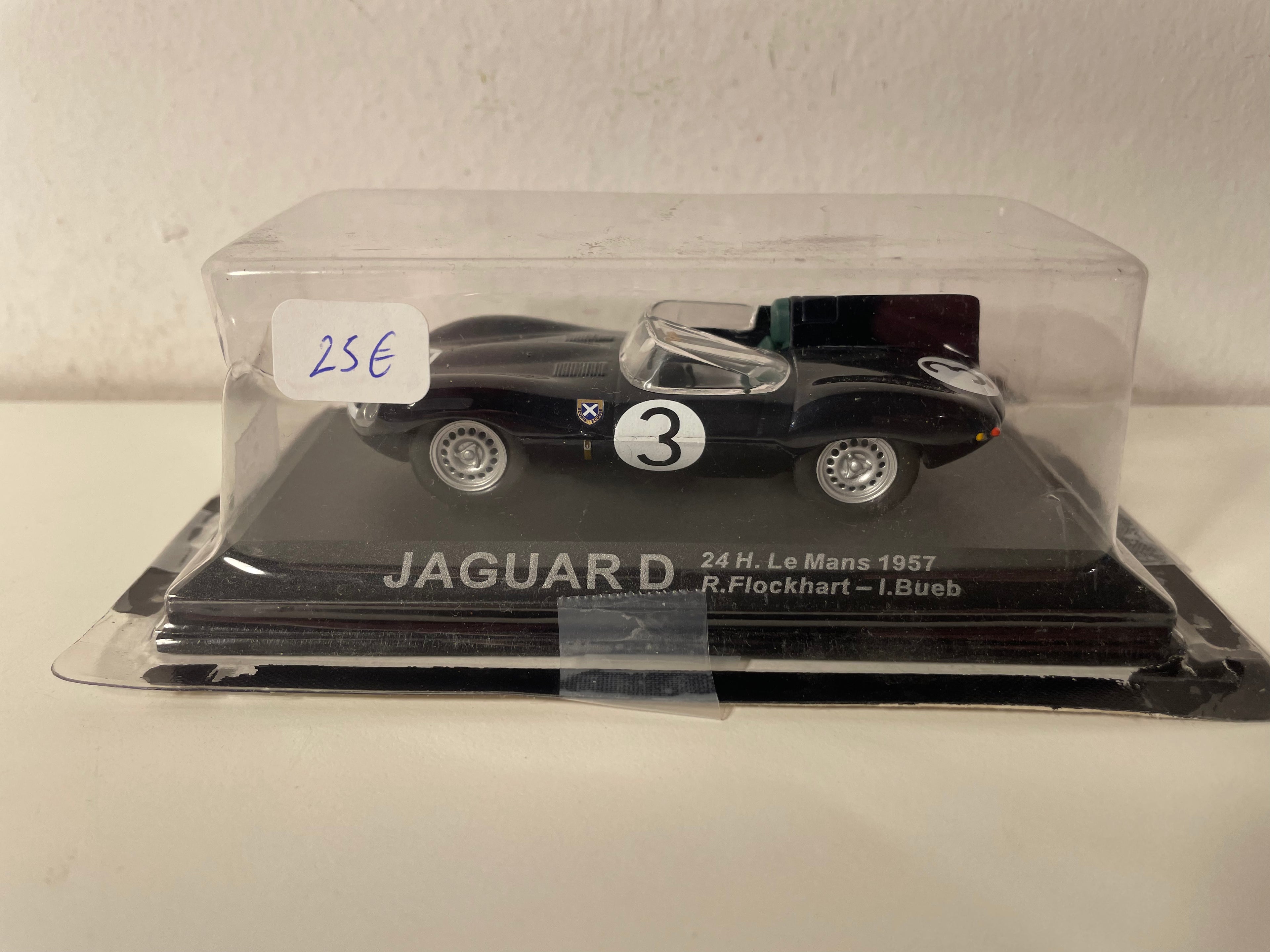 Jaguar D bleue très foncée numéro 3 - 24 heures du Mans de 1957 (blister)