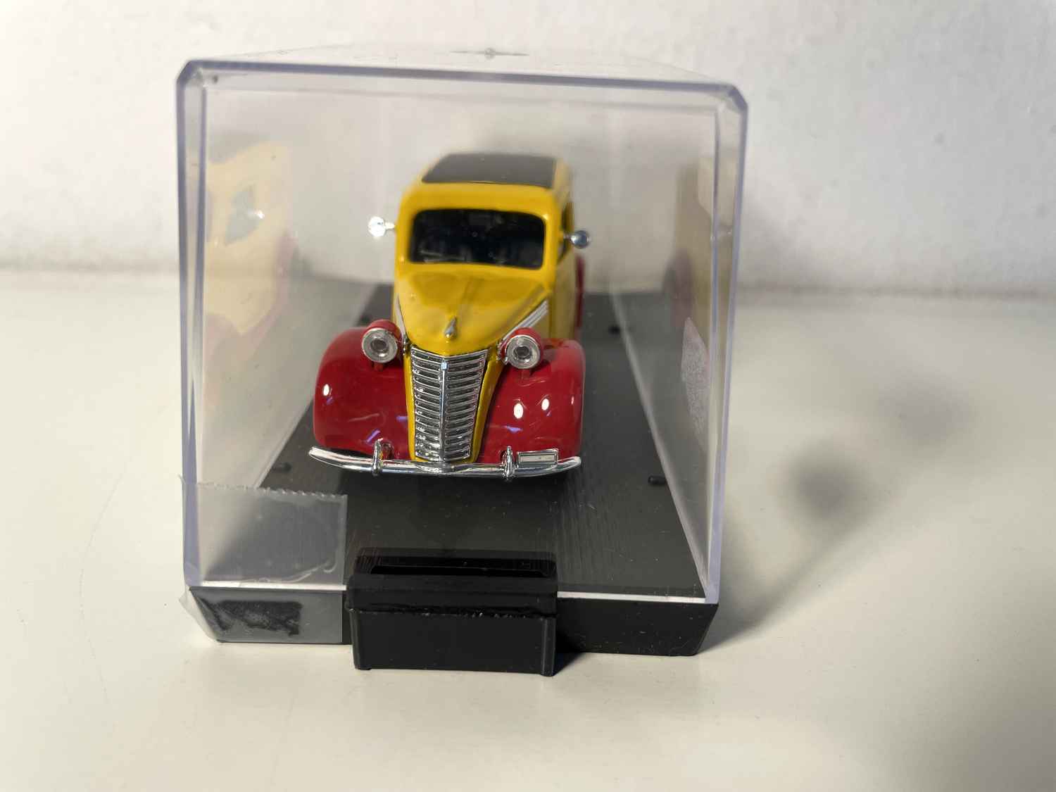 Fiat 1100 E yellow and red SHELL (exceptional Model cars No. V2537)