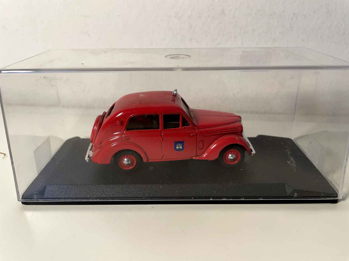 Renault Juvaquatre rout POMPJÉIEREN (aussergewéinlech Miniaturautoen Nr. V 1834)