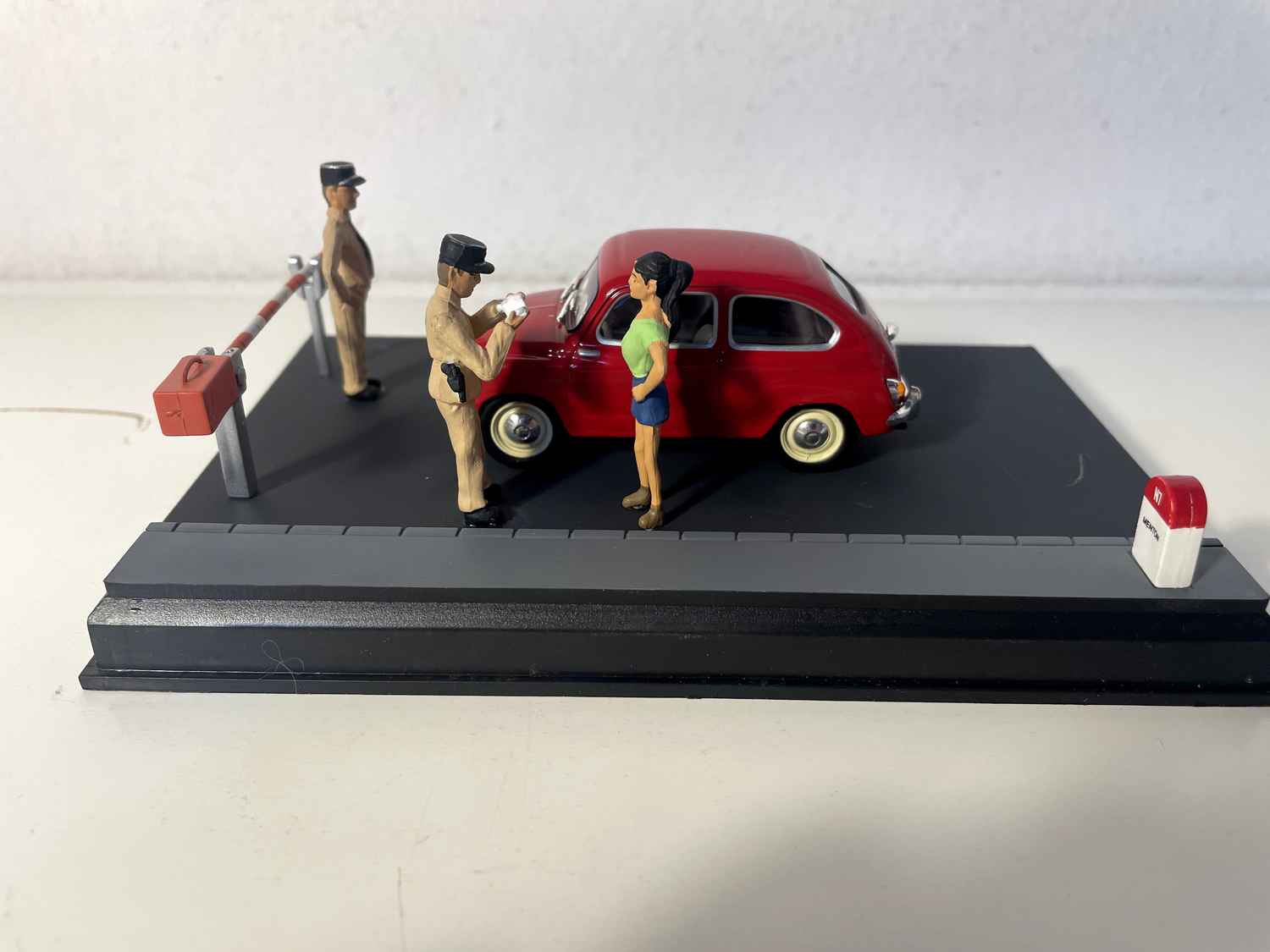 Fiat 600 vermelho - A Nacional 7 - a estrada azul