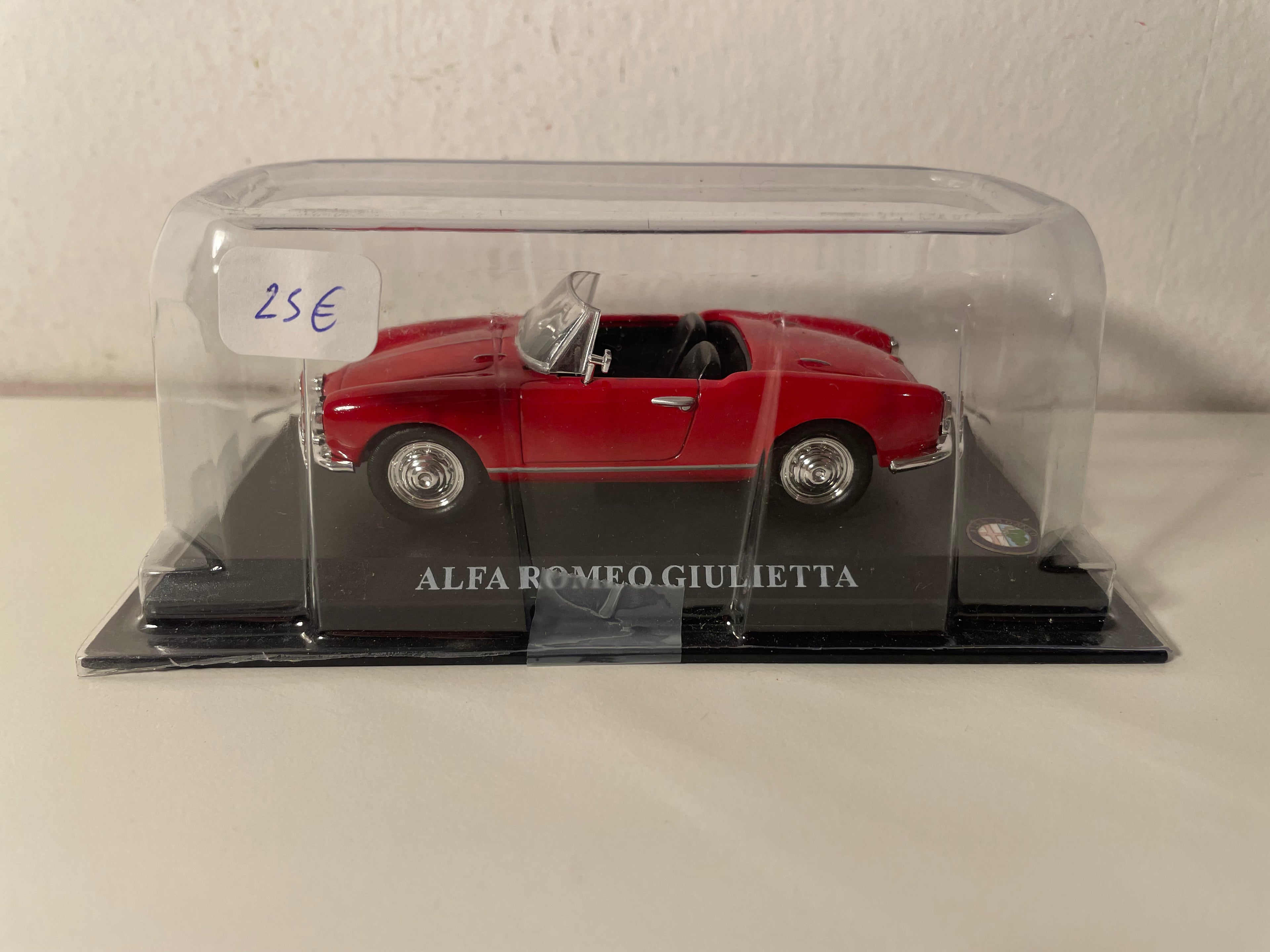 Alfa Romeo Giulietta czerwony kabriolet (Del Prado)