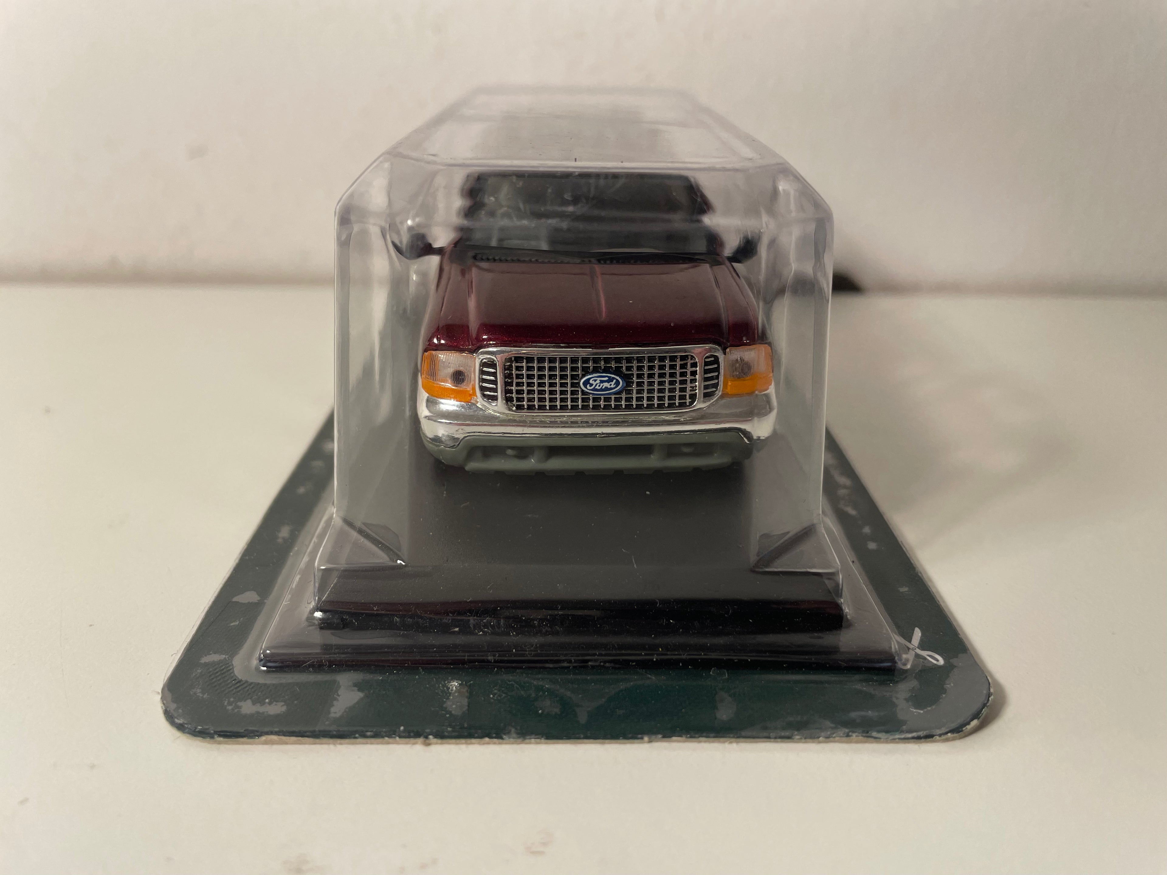 Ford Excursion bordeaux - Del Prado